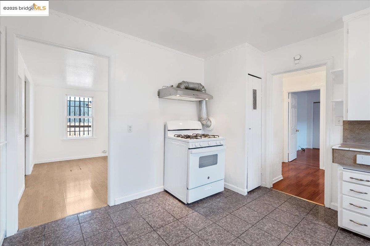 Detail Gallery Image 10 of 25 For 8806 Dowling St, Oakland,  CA 94605 - – Beds | – Baths