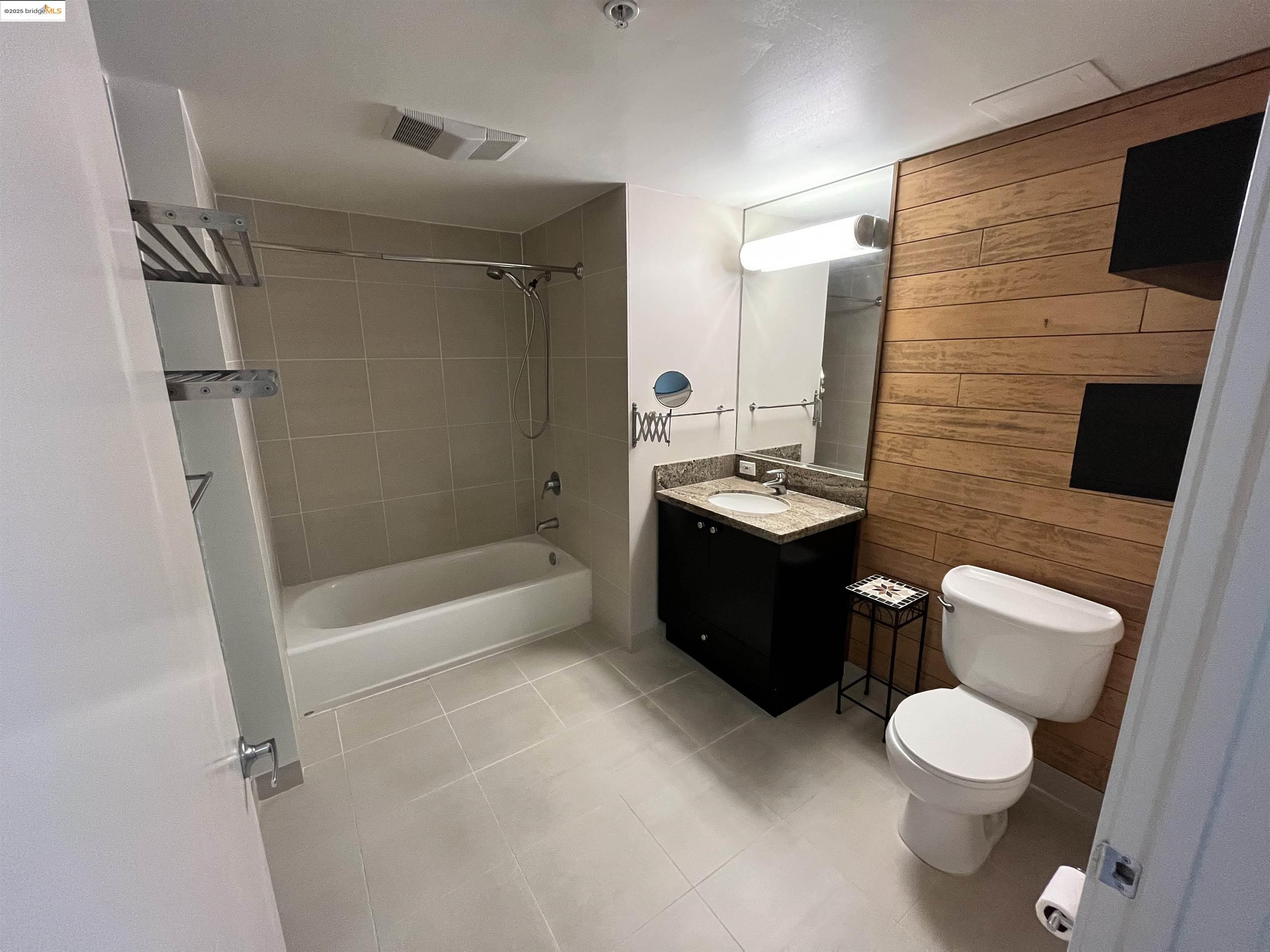 Detail Gallery Image 4 of 34 For 311 Oak St #803,  Oakland,  CA 94607 - 1 Beds | 1 Baths