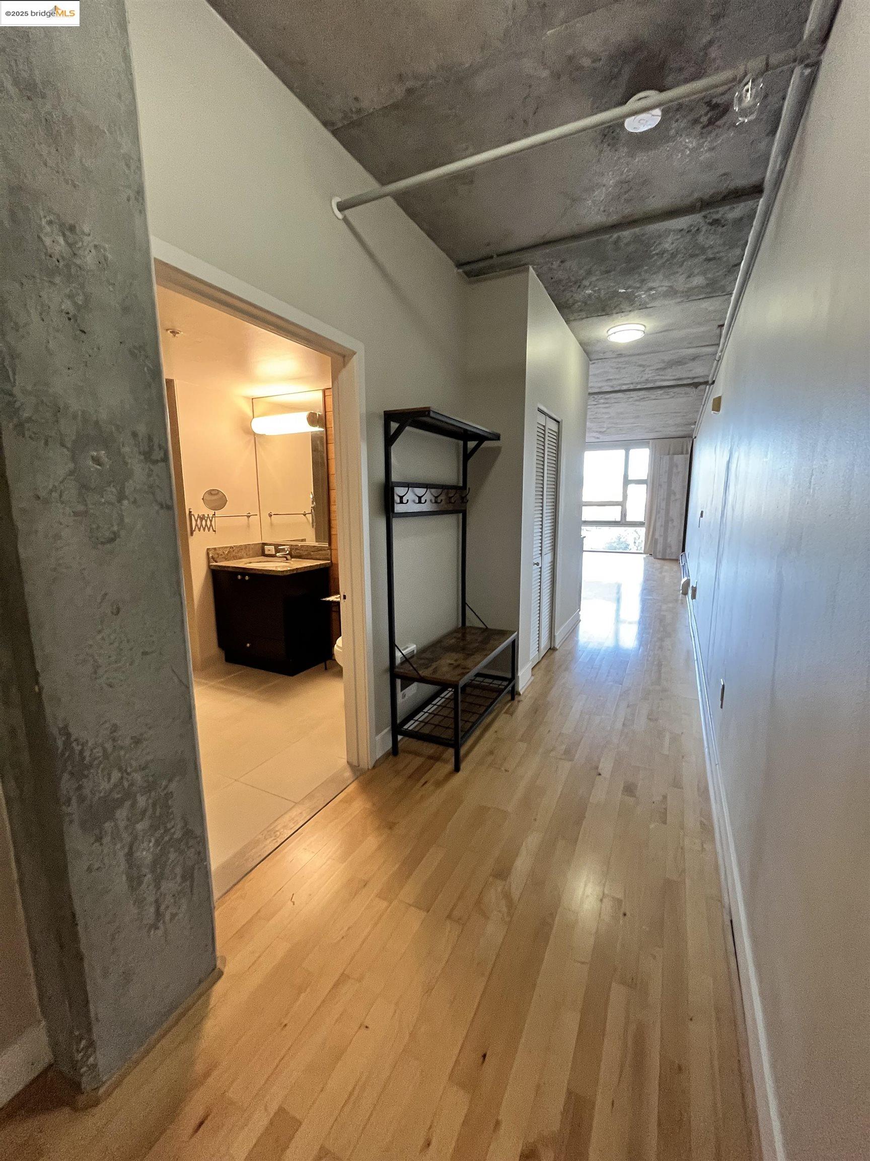Detail Gallery Image 5 of 34 For 311 Oak St #803,  Oakland,  CA 94607 - 1 Beds | 1 Baths