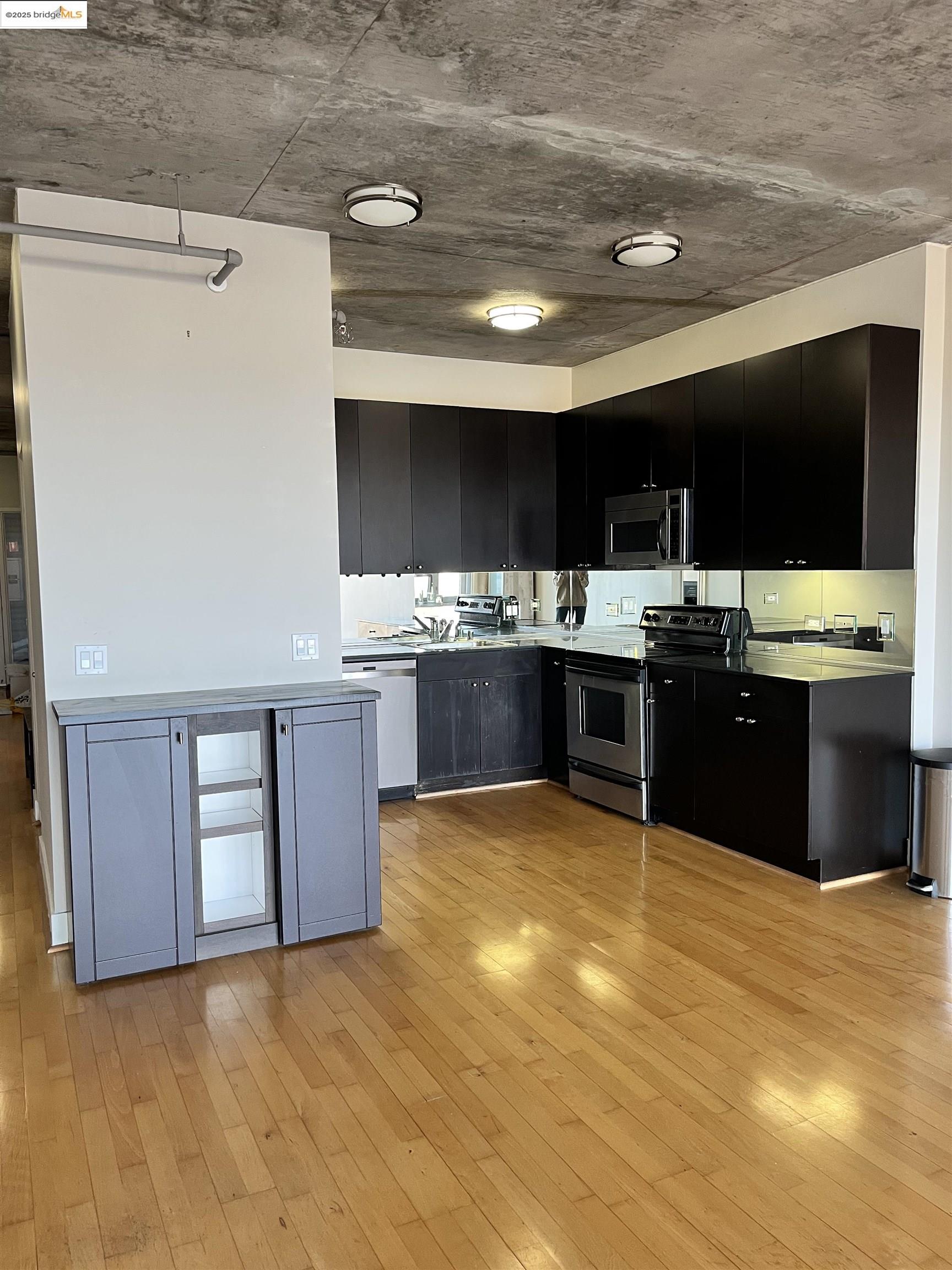 Detail Gallery Image 9 of 34 For 311 Oak St #803,  Oakland,  CA 94607 - 1 Beds | 1 Baths