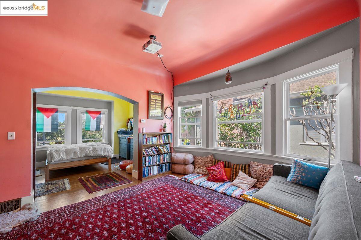 Detail Gallery Image 11 of 22 For 462 Cavour St, Oakland,  CA 94618 - – Beds | – Baths