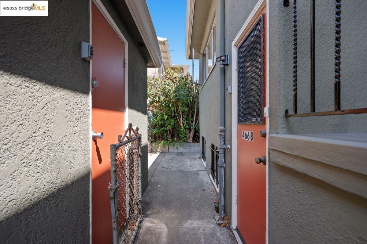 Detail Gallery Image 3 of 22 For 462 Cavour St, Oakland,  CA 94618 - – Beds | – Baths