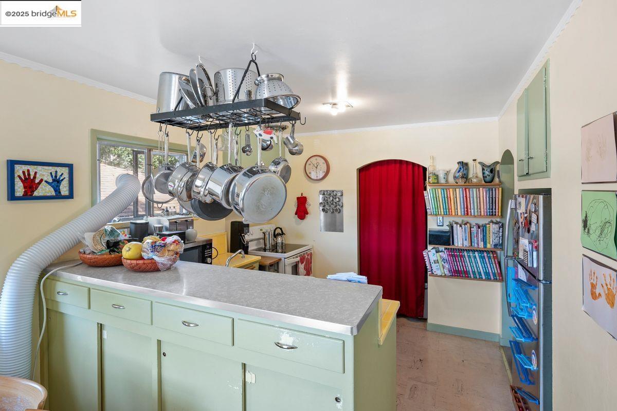 Detail Gallery Image 7 of 22 For 462 Cavour St, Oakland,  CA 94618 - – Beds | – Baths