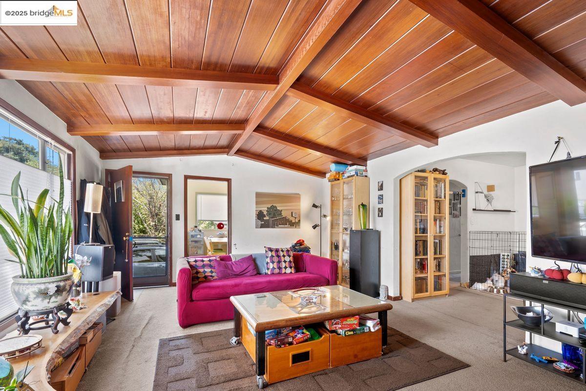 Detail Gallery Image 8 of 22 For 462 Cavour St, Oakland,  CA 94618 - – Beds | – Baths