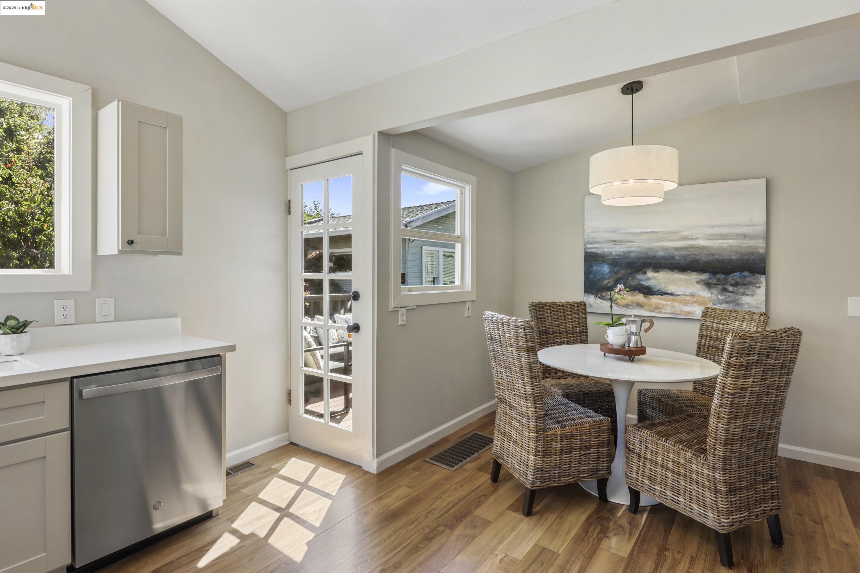 Detail Gallery Image 14 of 44 For 471 Mcauley St, Oakland,  CA 94609 - 4 Beds | 2 Baths