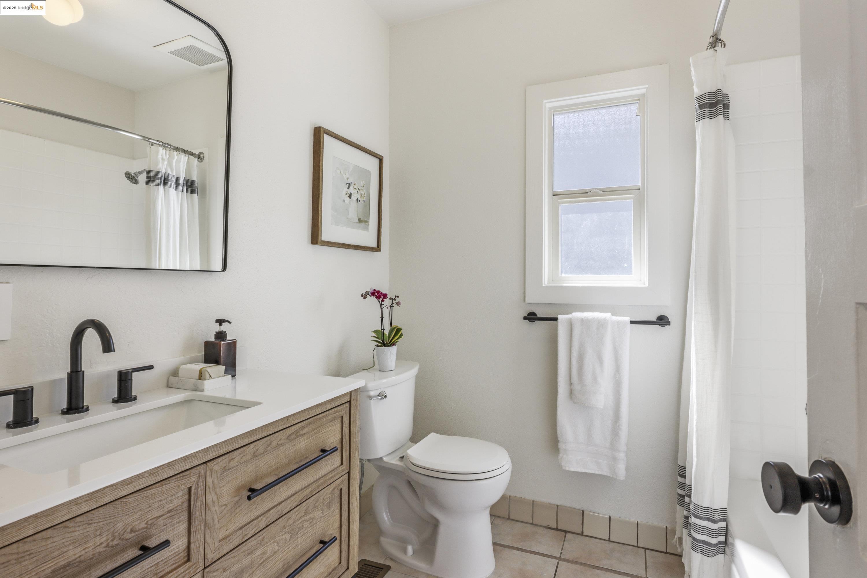 Detail Gallery Image 20 of 44 For 471 Mcauley St, Oakland,  CA 94609 - 4 Beds | 2 Baths