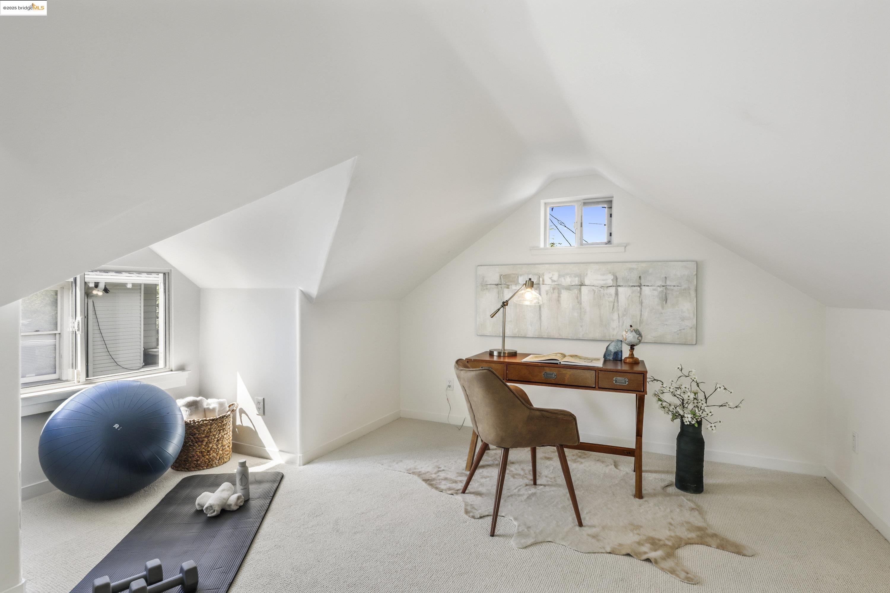 Detail Gallery Image 24 of 44 For 471 Mcauley St, Oakland,  CA 94609 - 4 Beds | 2 Baths