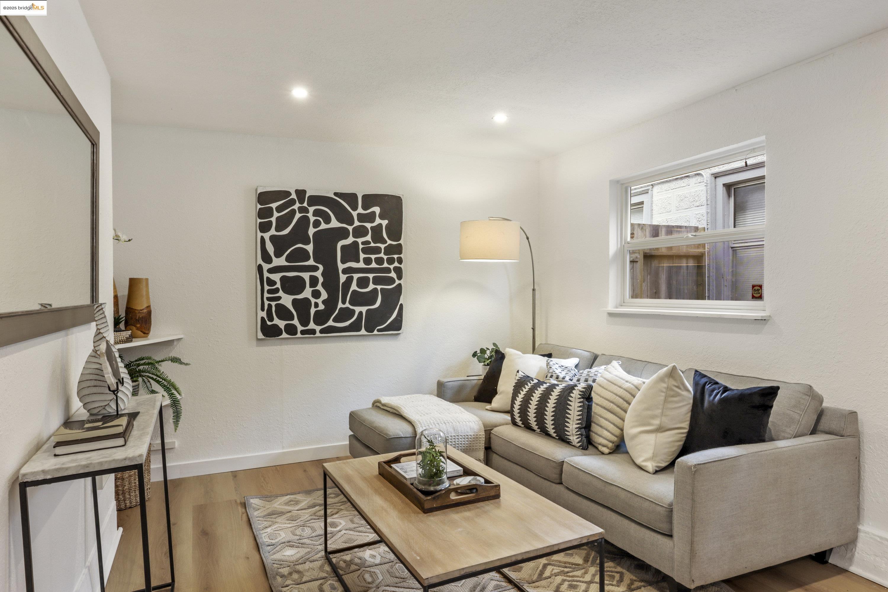 Detail Gallery Image 26 of 44 For 471 Mcauley St, Oakland,  CA 94609 - 4 Beds | 2 Baths
