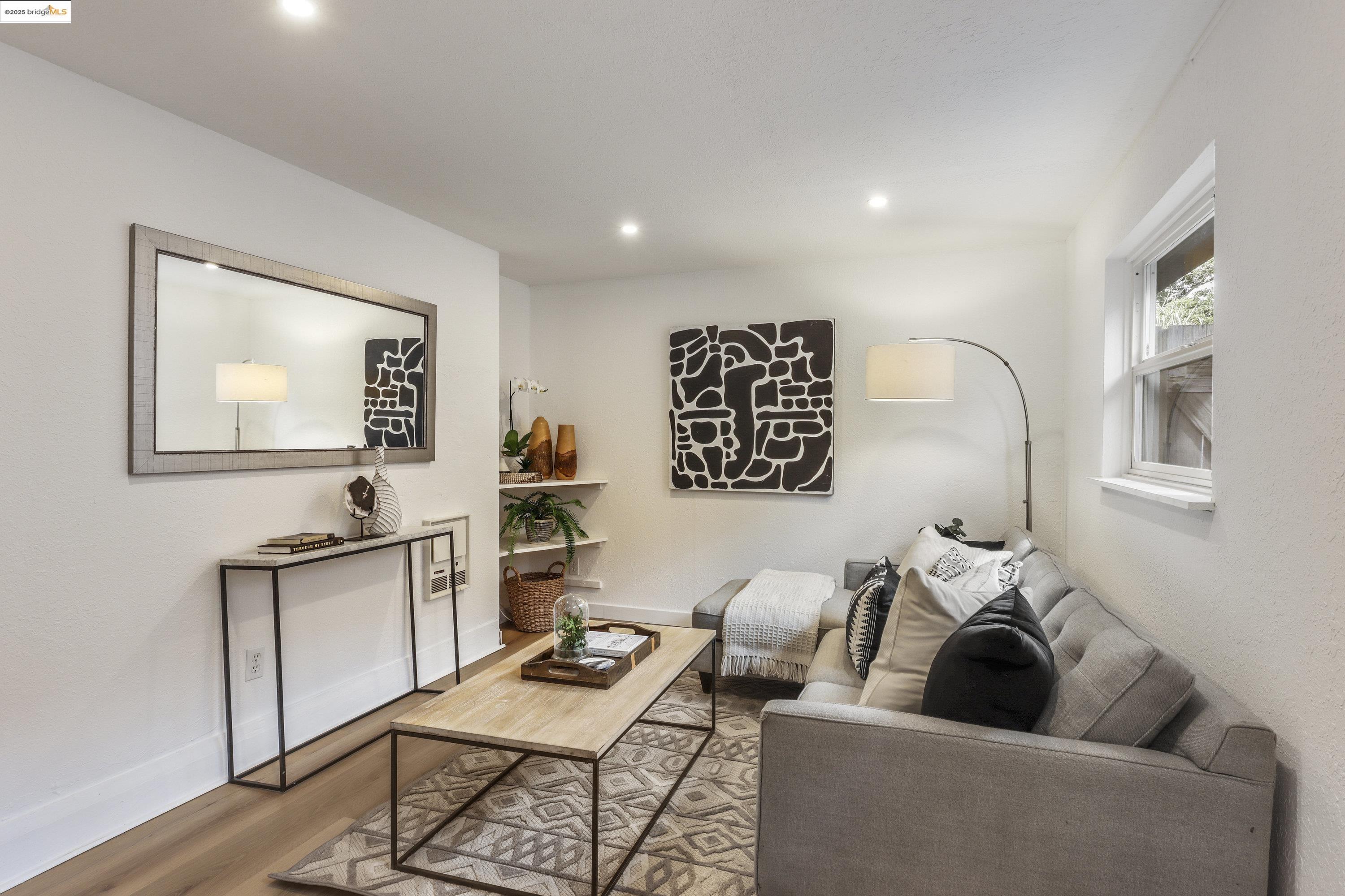 Detail Gallery Image 27 of 44 For 471 Mcauley St, Oakland,  CA 94609 - 4 Beds | 2 Baths