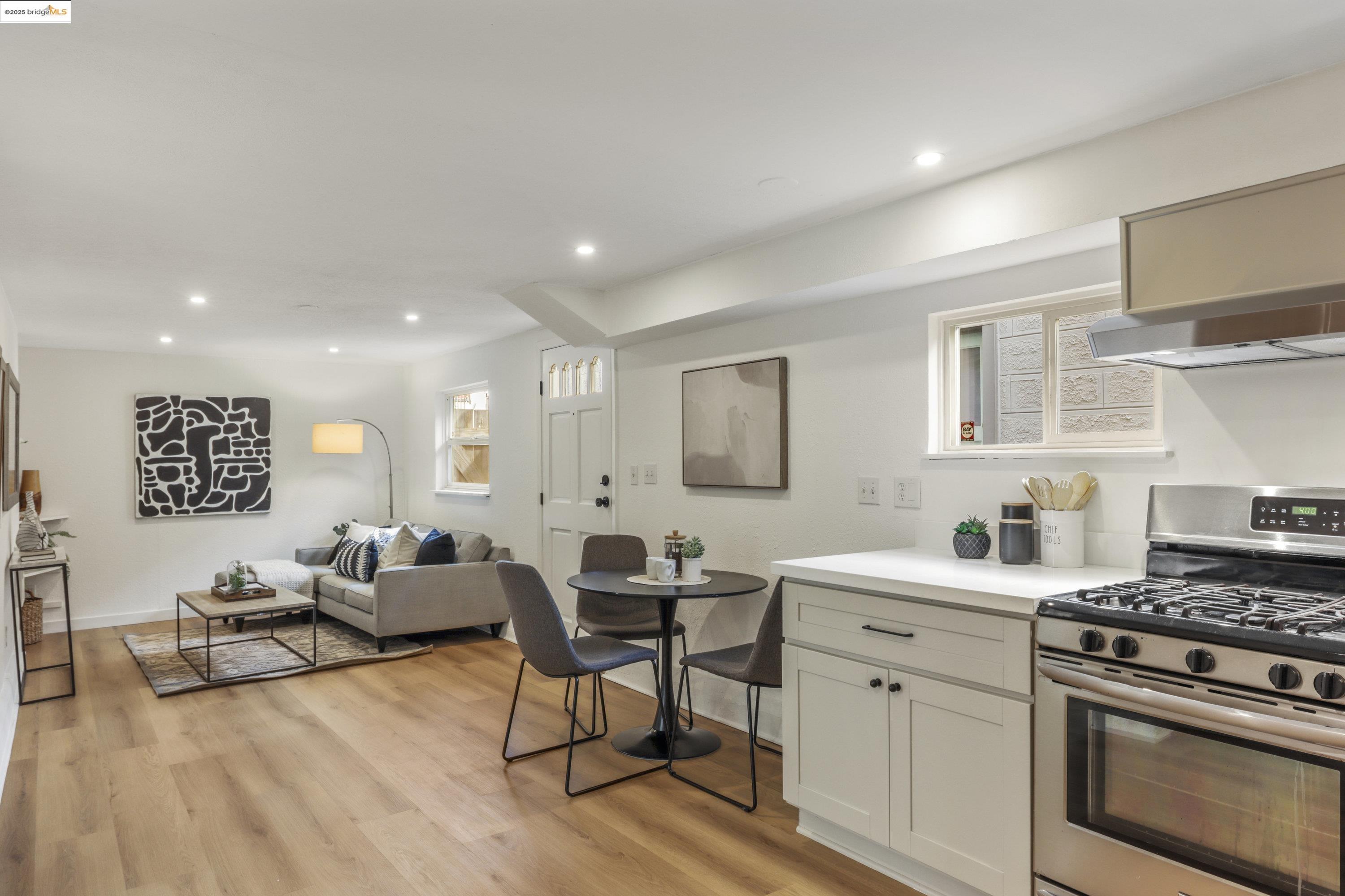 Detail Gallery Image 28 of 44 For 471 Mcauley St, Oakland,  CA 94609 - 4 Beds | 2 Baths
