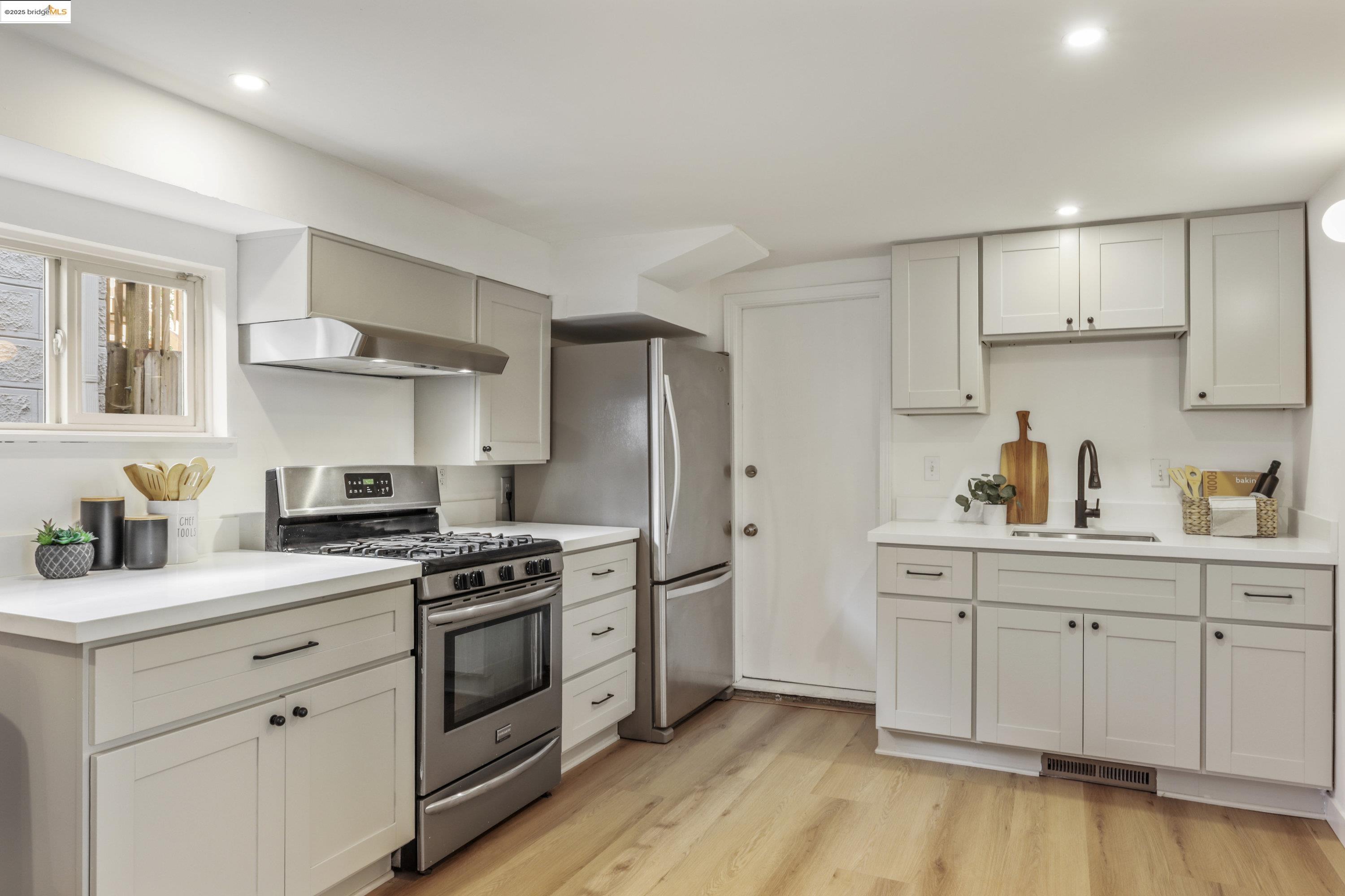 Detail Gallery Image 29 of 44 For 471 Mcauley St, Oakland,  CA 94609 - 4 Beds | 2 Baths