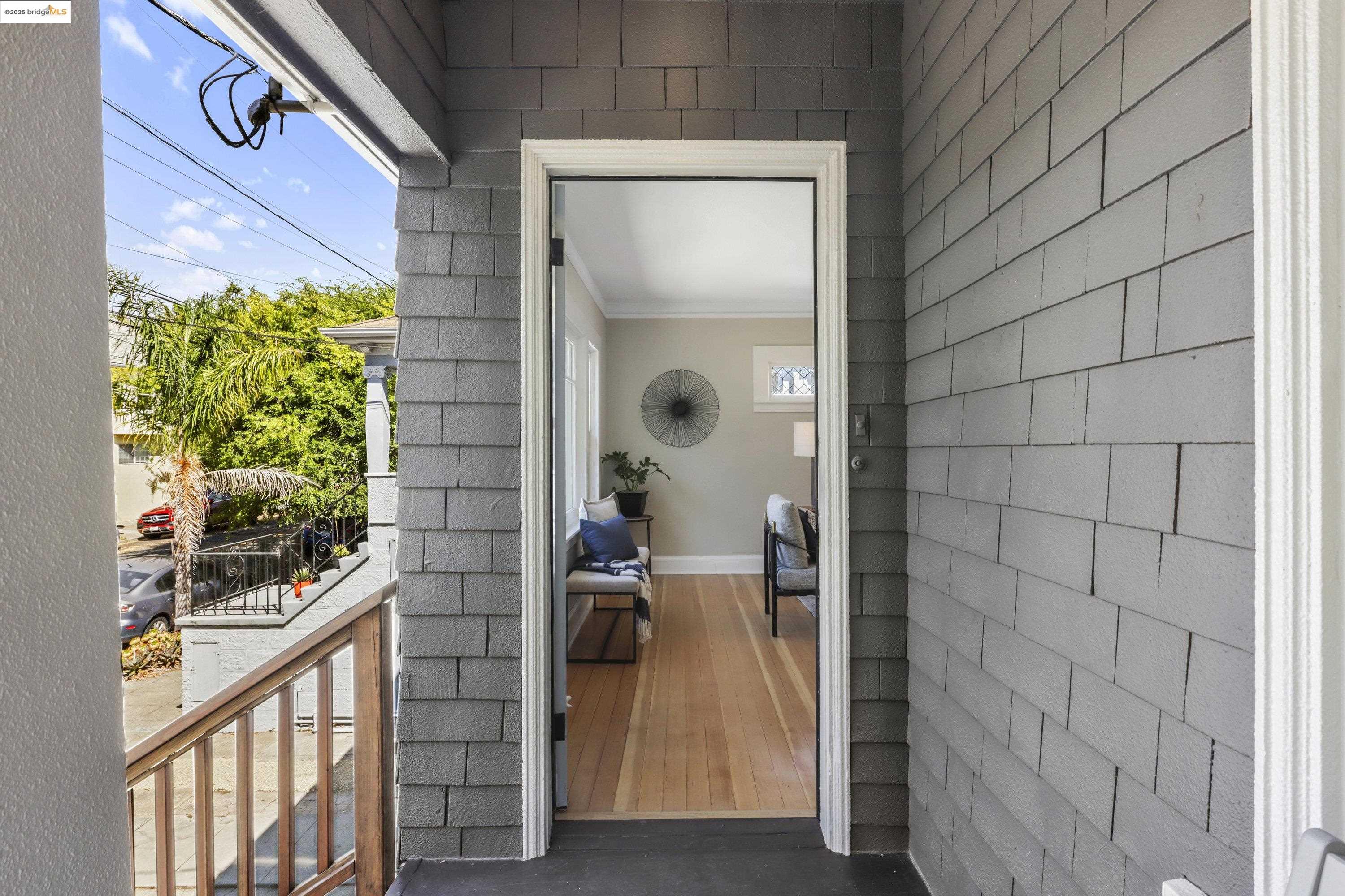 Detail Gallery Image 4 of 44 For 471 Mcauley St, Oakland,  CA 94609 - 4 Beds | 2 Baths