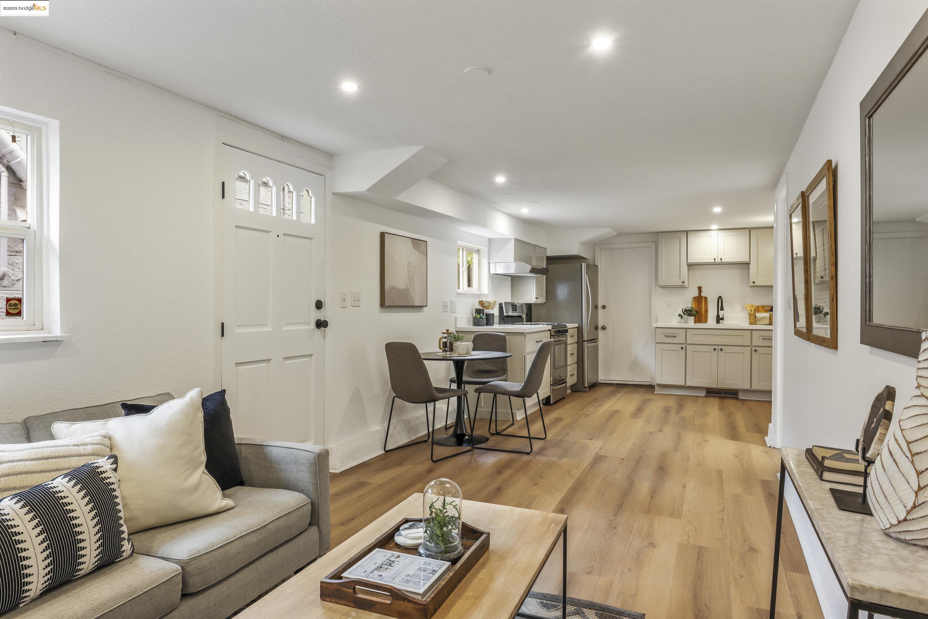 Detail Gallery Image 31 of 44 For 471 Mcauley St, Oakland,  CA 94609 - 4 Beds | 2 Baths
