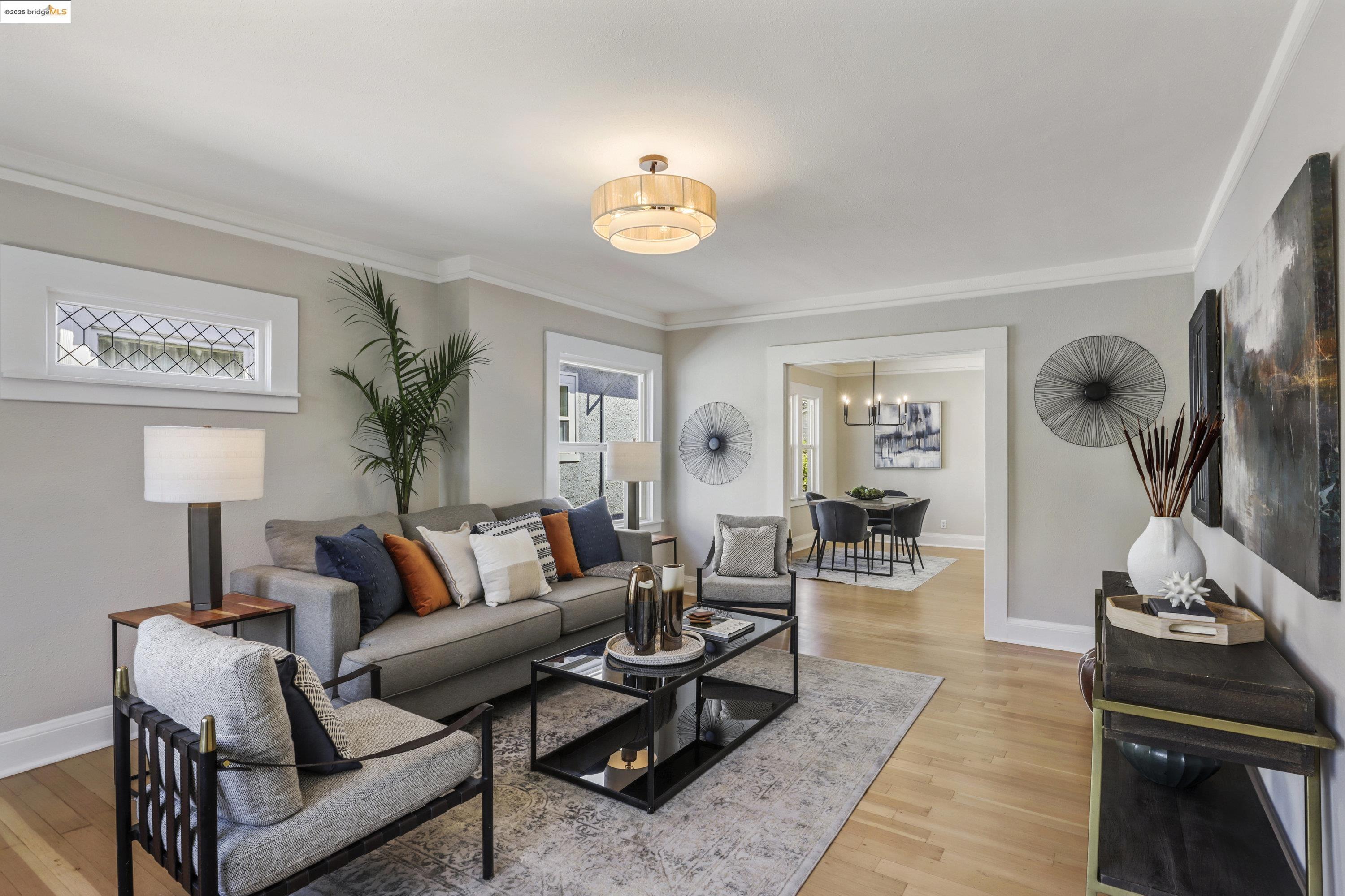 Detail Gallery Image 6 of 44 For 471 Mcauley St, Oakland,  CA 94609 - 4 Beds | 2 Baths