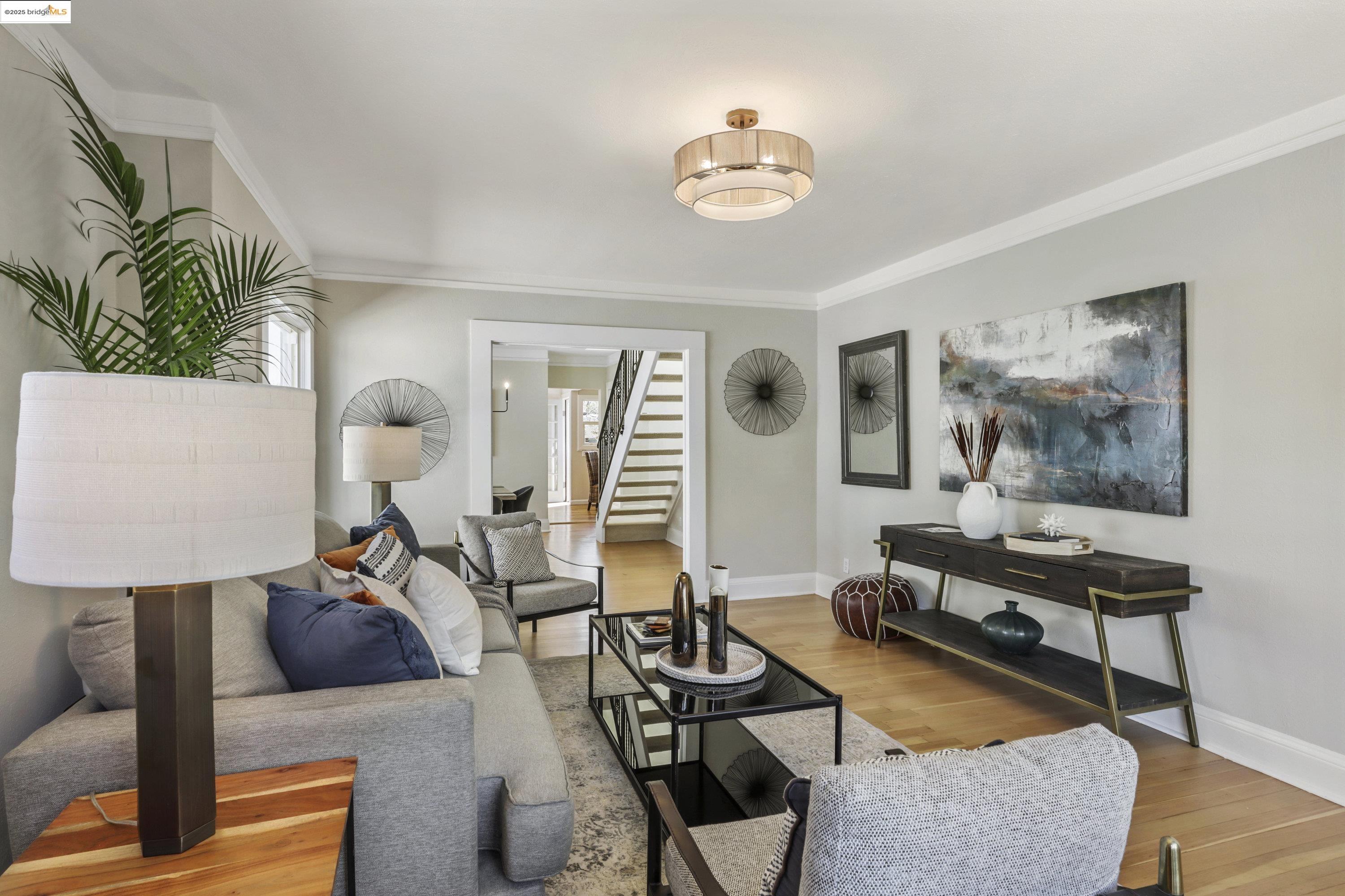 Detail Gallery Image 7 of 44 For 471 Mcauley St, Oakland,  CA 94609 - 4 Beds | 2 Baths