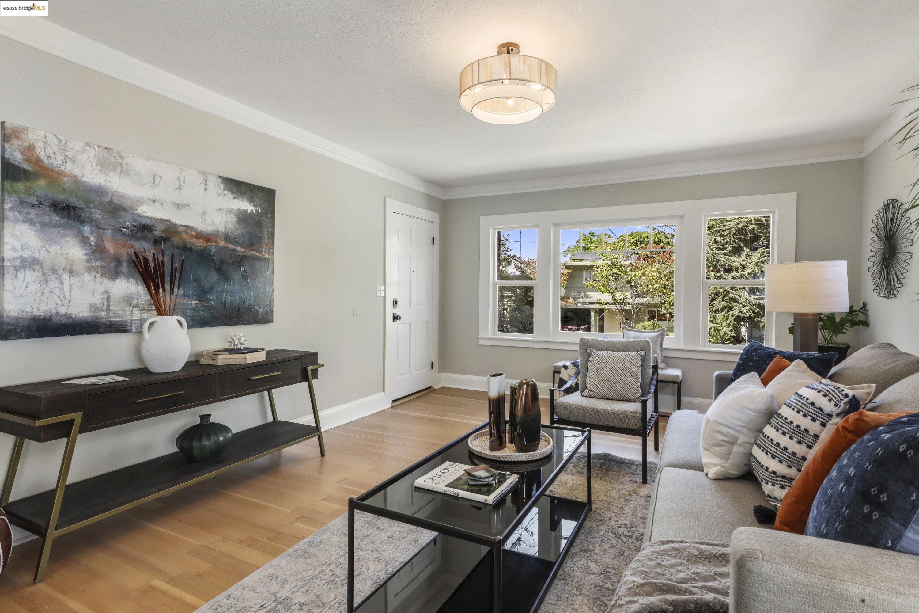 Detail Gallery Image 8 of 44 For 471 Mcauley St, Oakland,  CA 94609 - 4 Beds | 2 Baths