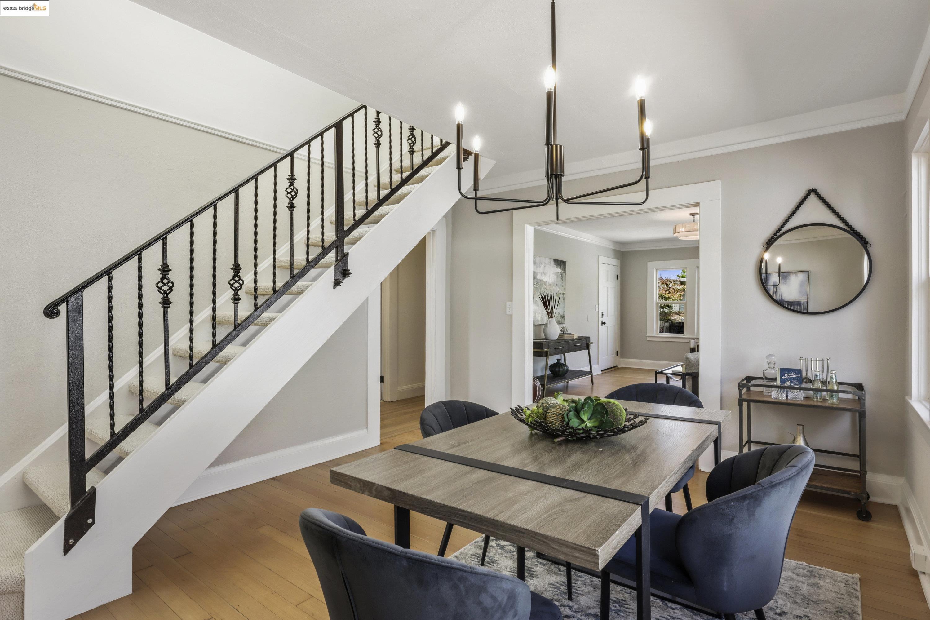 Detail Gallery Image 10 of 44 For 471 Mcauley St, Oakland,  CA 94609 - 4 Beds | 2 Baths