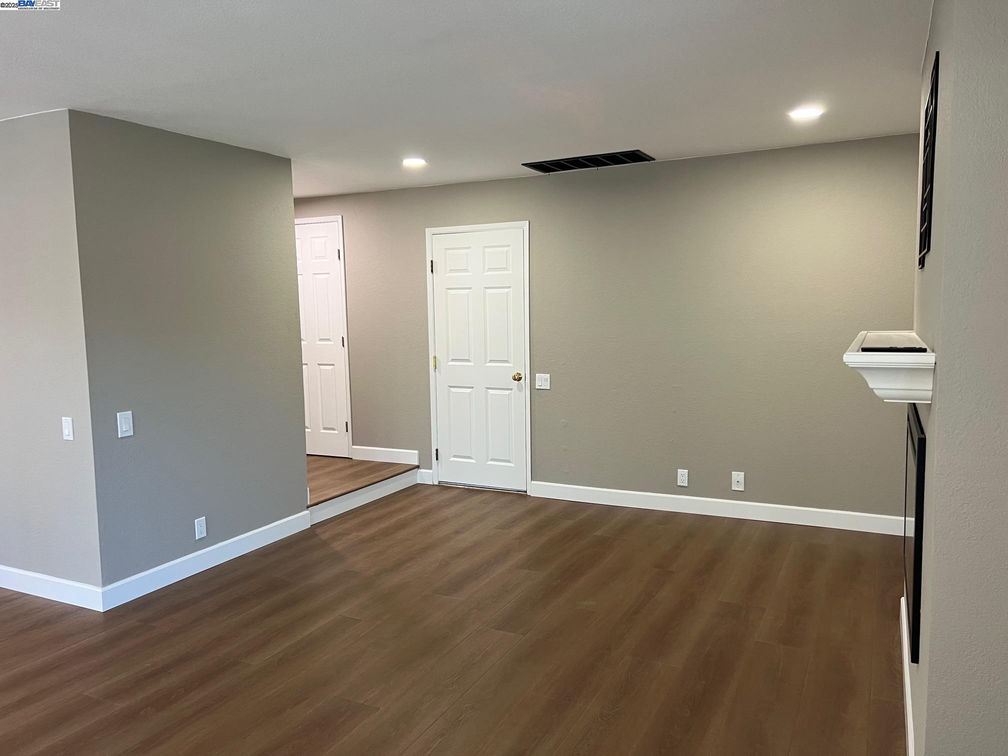 Detail Gallery Image 12 of 56 For 4919 Mohr Ave, Pleasanton,  CA 94566 - 4 Beds | 2/1 Baths