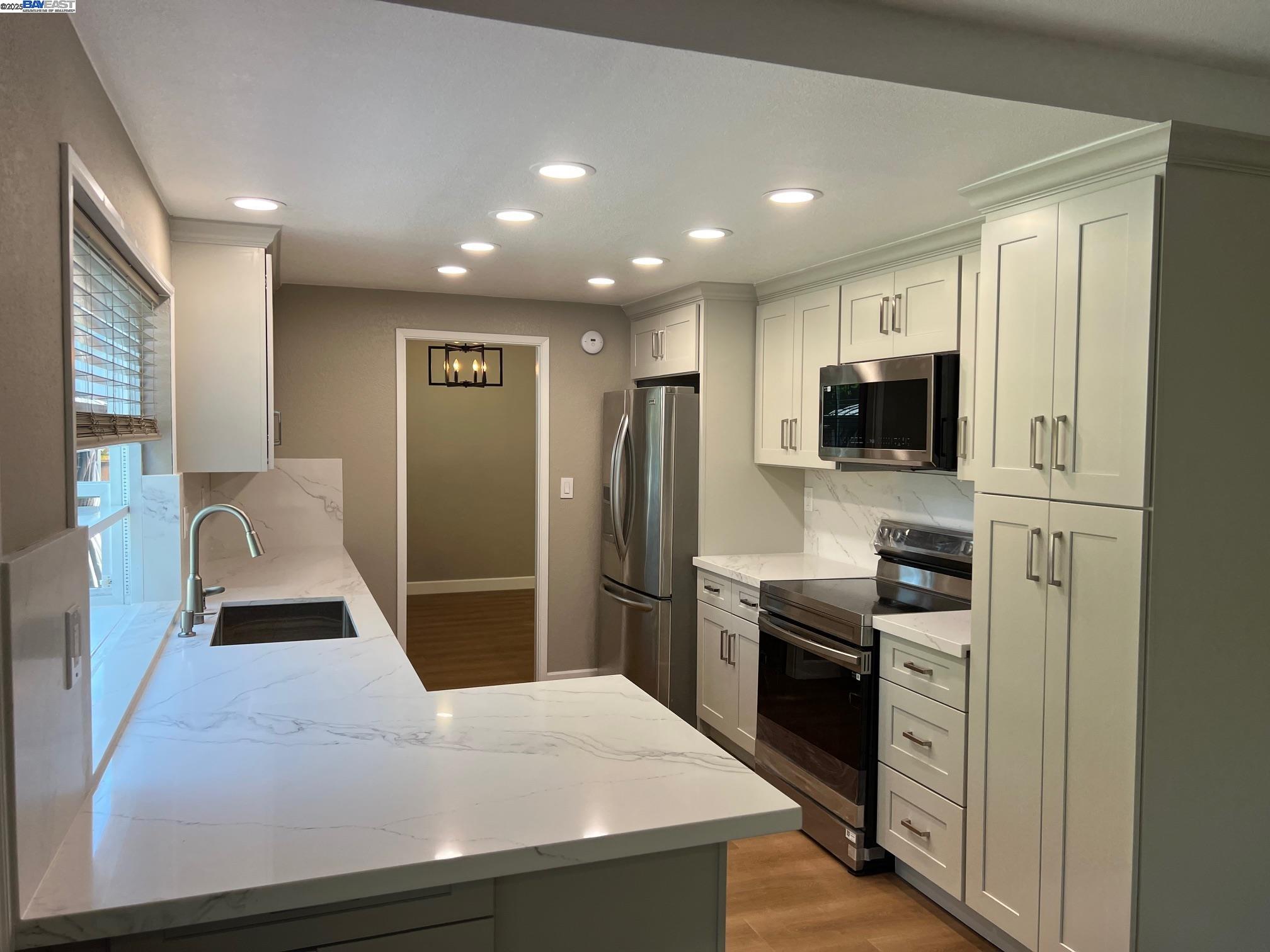 Detail Gallery Image 3 of 56 For 4919 Mohr Ave, Pleasanton,  CA 94566 - 4 Beds | 2/1 Baths