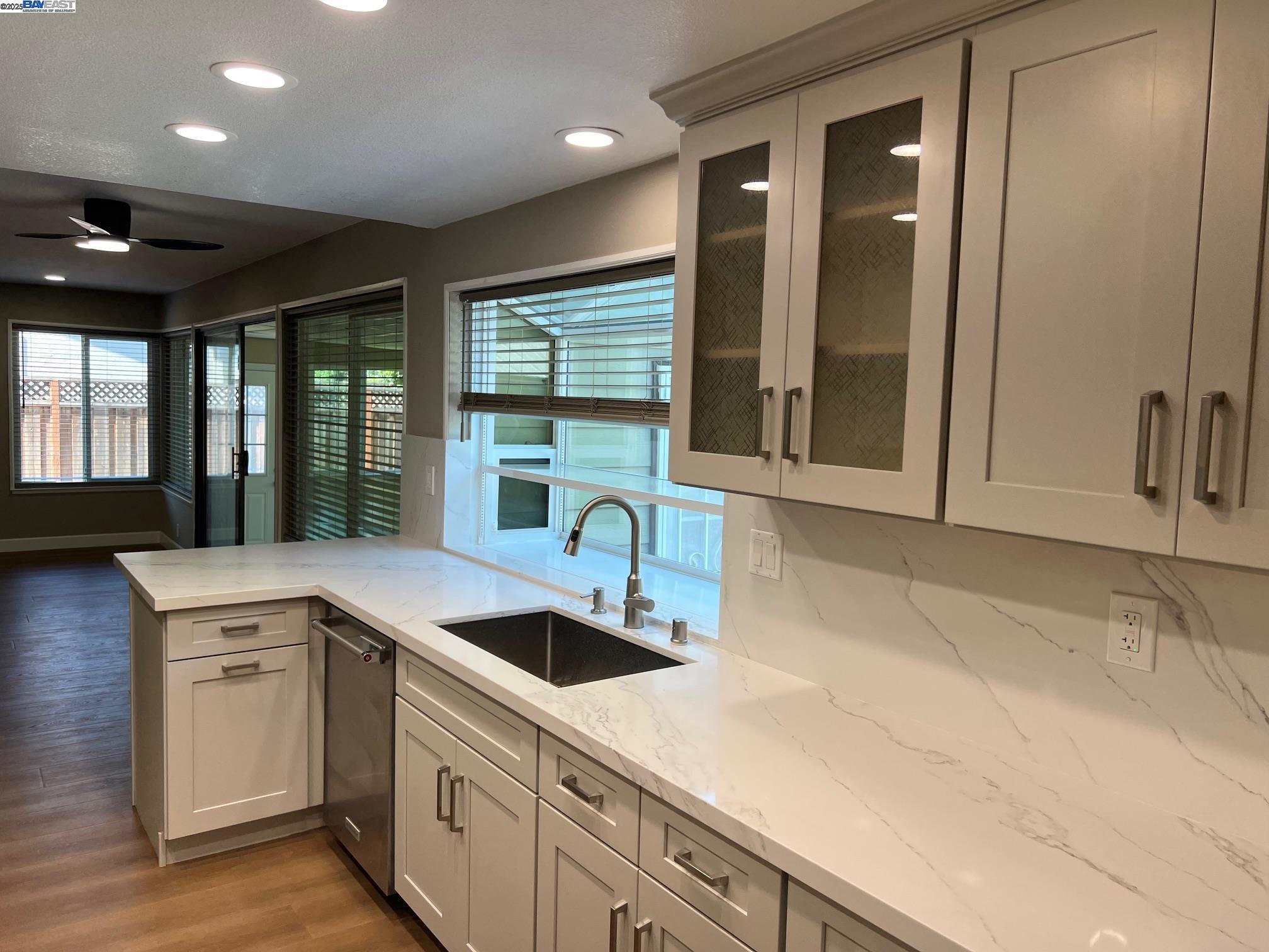 Detail Gallery Image 4 of 56 For 4919 Mohr Ave, Pleasanton,  CA 94566 - 4 Beds | 2/1 Baths