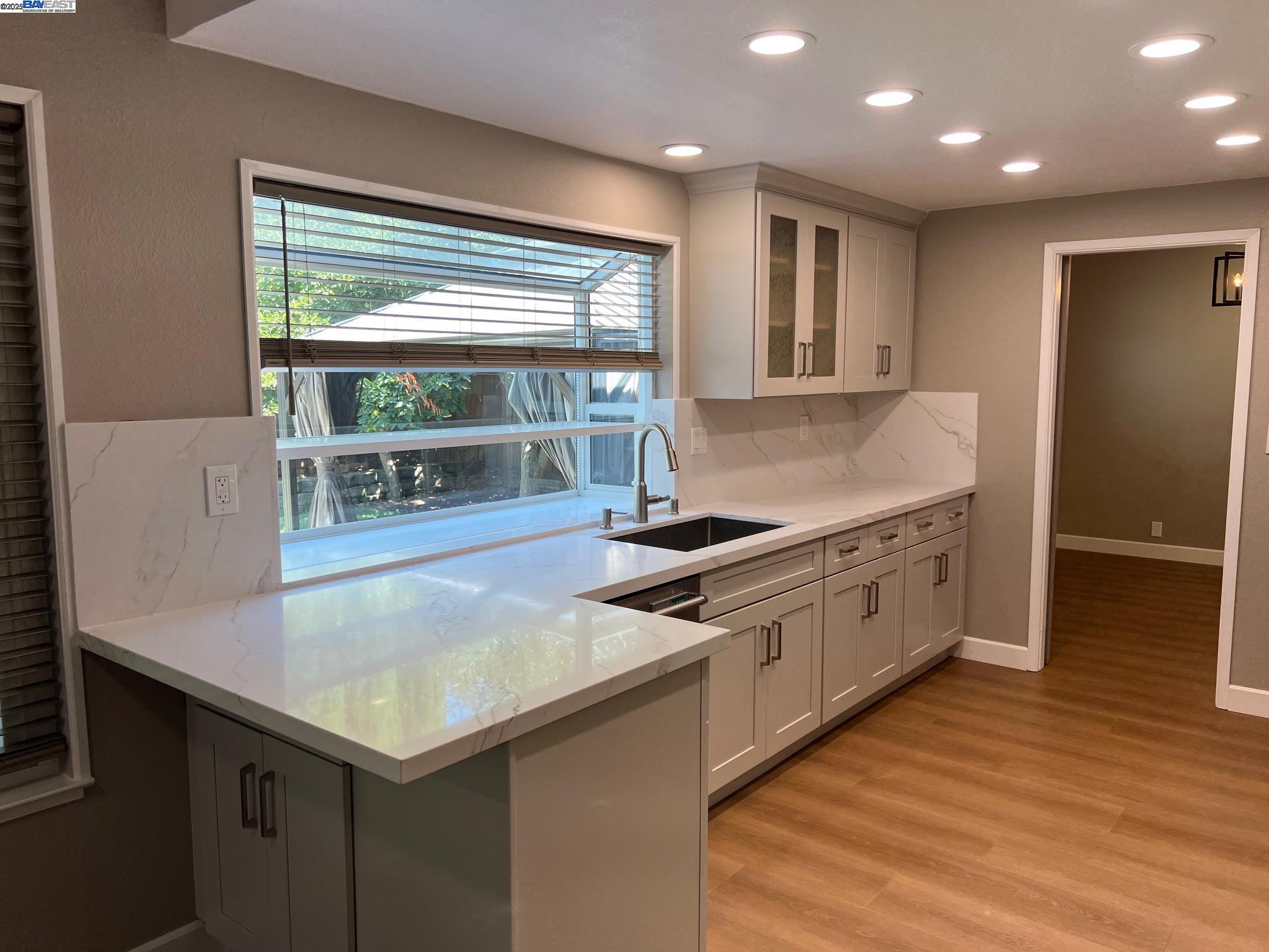 Detail Gallery Image 5 of 56 For 4919 Mohr Ave, Pleasanton,  CA 94566 - 4 Beds | 2/1 Baths