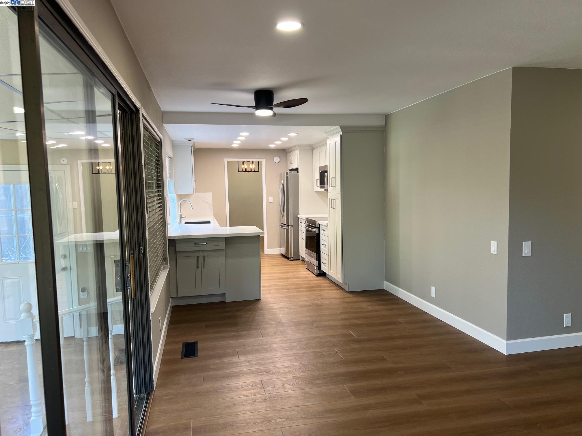 Detail Gallery Image 9 of 56 For 4919 Mohr Ave, Pleasanton,  CA 94566 - 4 Beds | 2/1 Baths