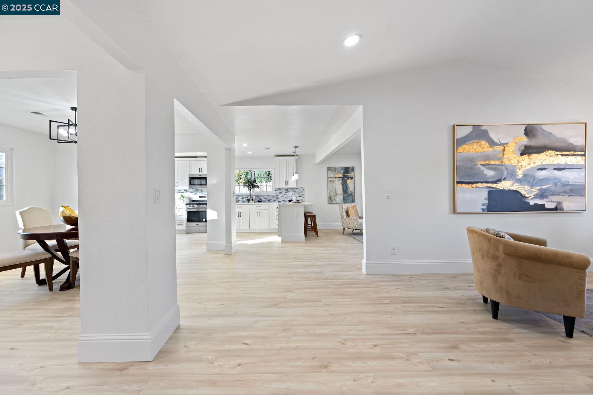 Detail Gallery Image 12 of 60 For 1840 Leo Ln, Concord,  CA 94521 - 4 Beds | 2 Baths