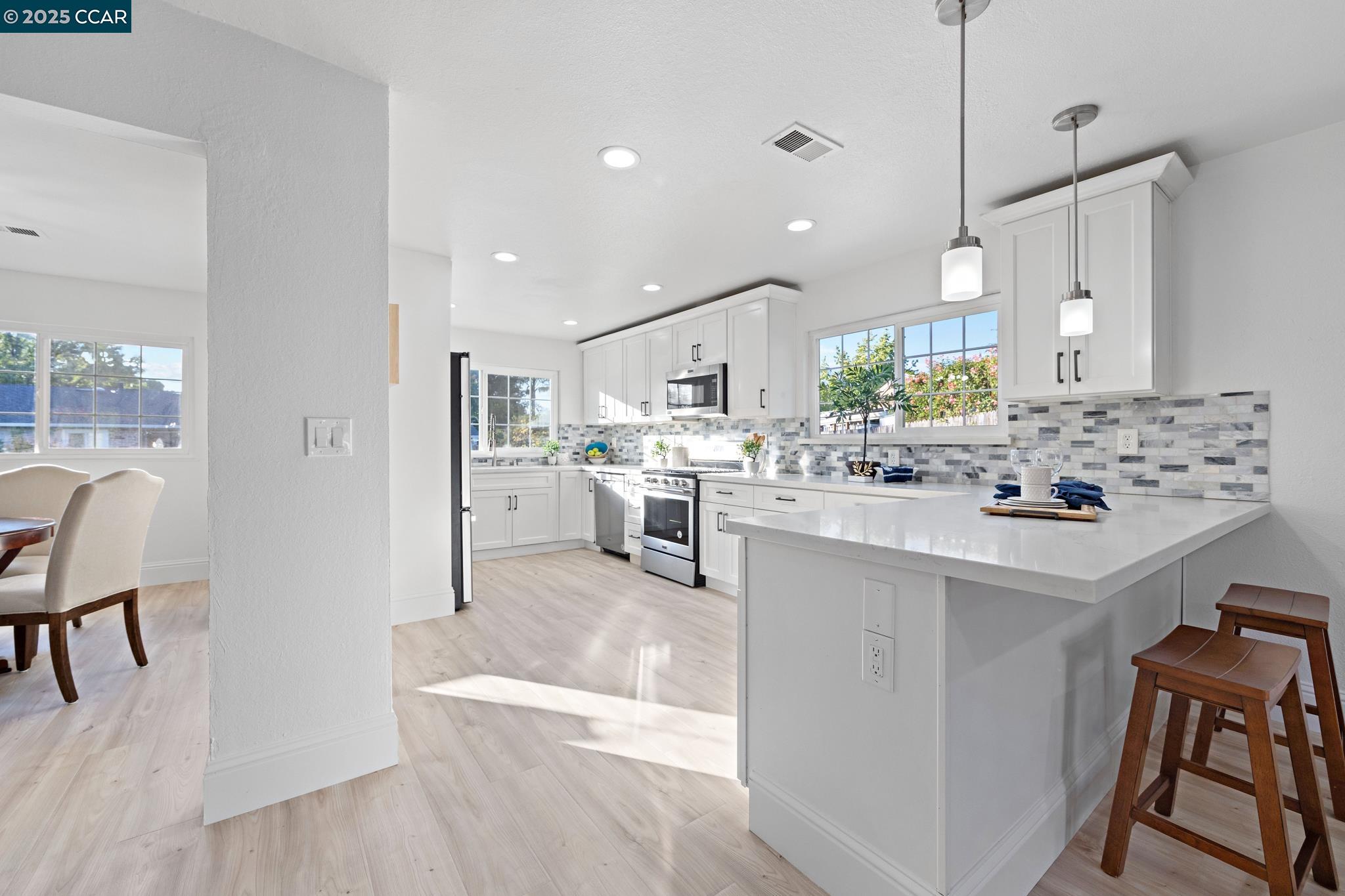 Detail Gallery Image 13 of 60 For 1840 Leo Ln, Concord,  CA 94521 - 4 Beds | 2 Baths