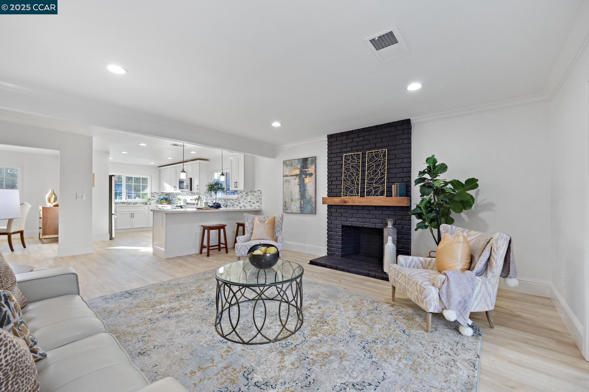 Detail Gallery Image 19 of 60 For 1840 Leo Ln, Concord,  CA 94521 - 4 Beds | 2 Baths