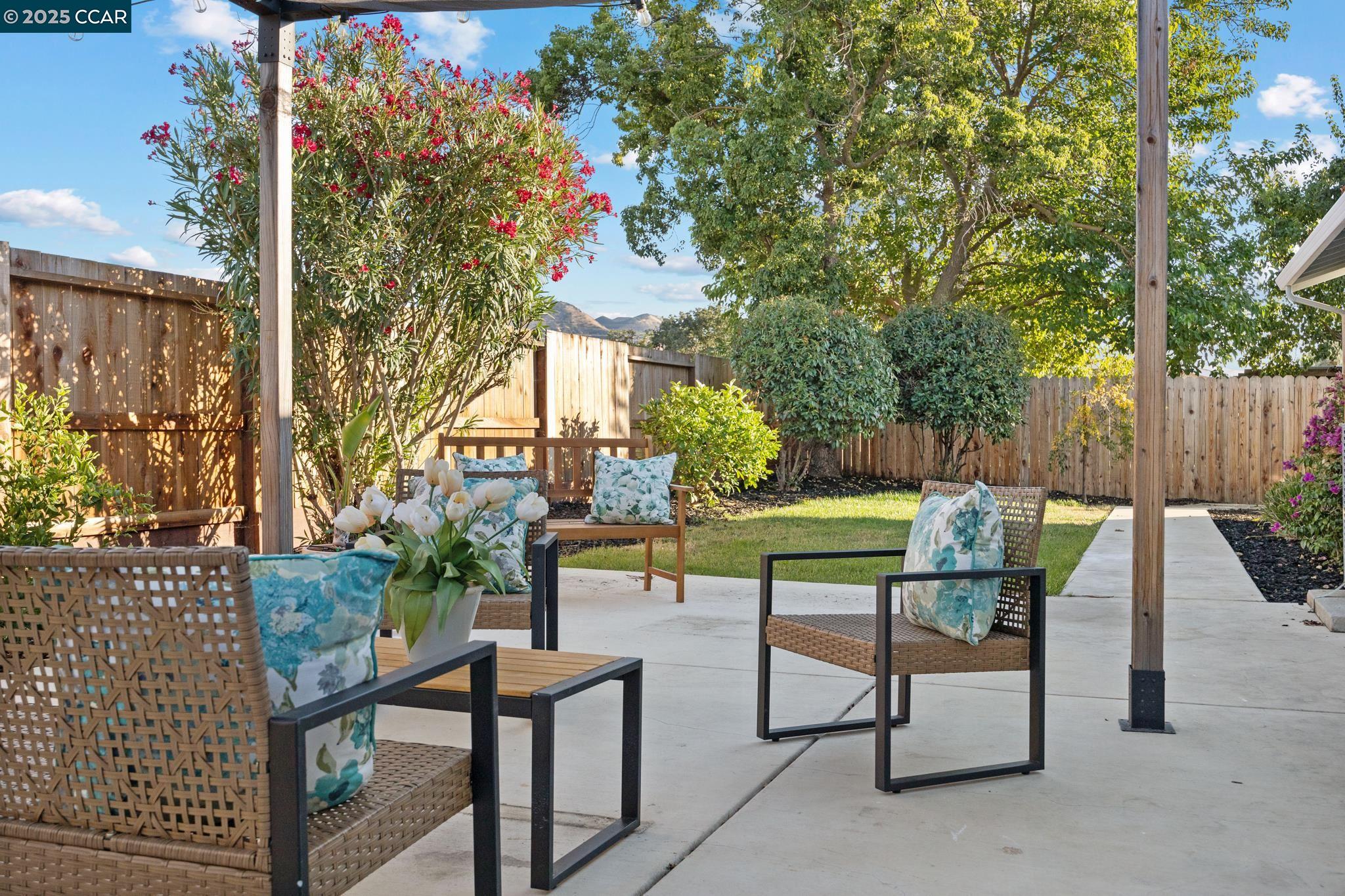 Detail Gallery Image 7 of 60 For 1840 Leo Ln, Concord,  CA 94521 - 4 Beds | 2 Baths