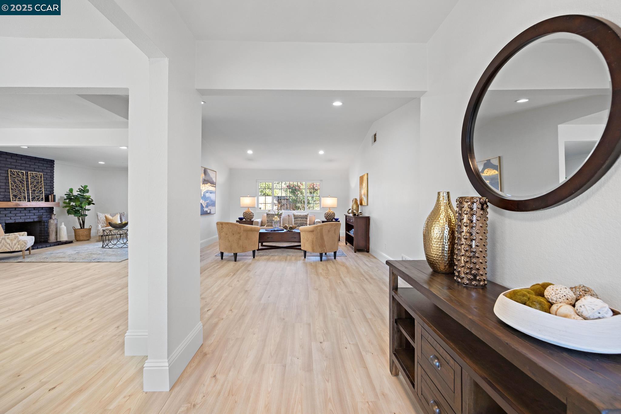 Detail Gallery Image 8 of 60 For 1840 Leo Ln, Concord,  CA 94521 - 4 Beds | 2 Baths