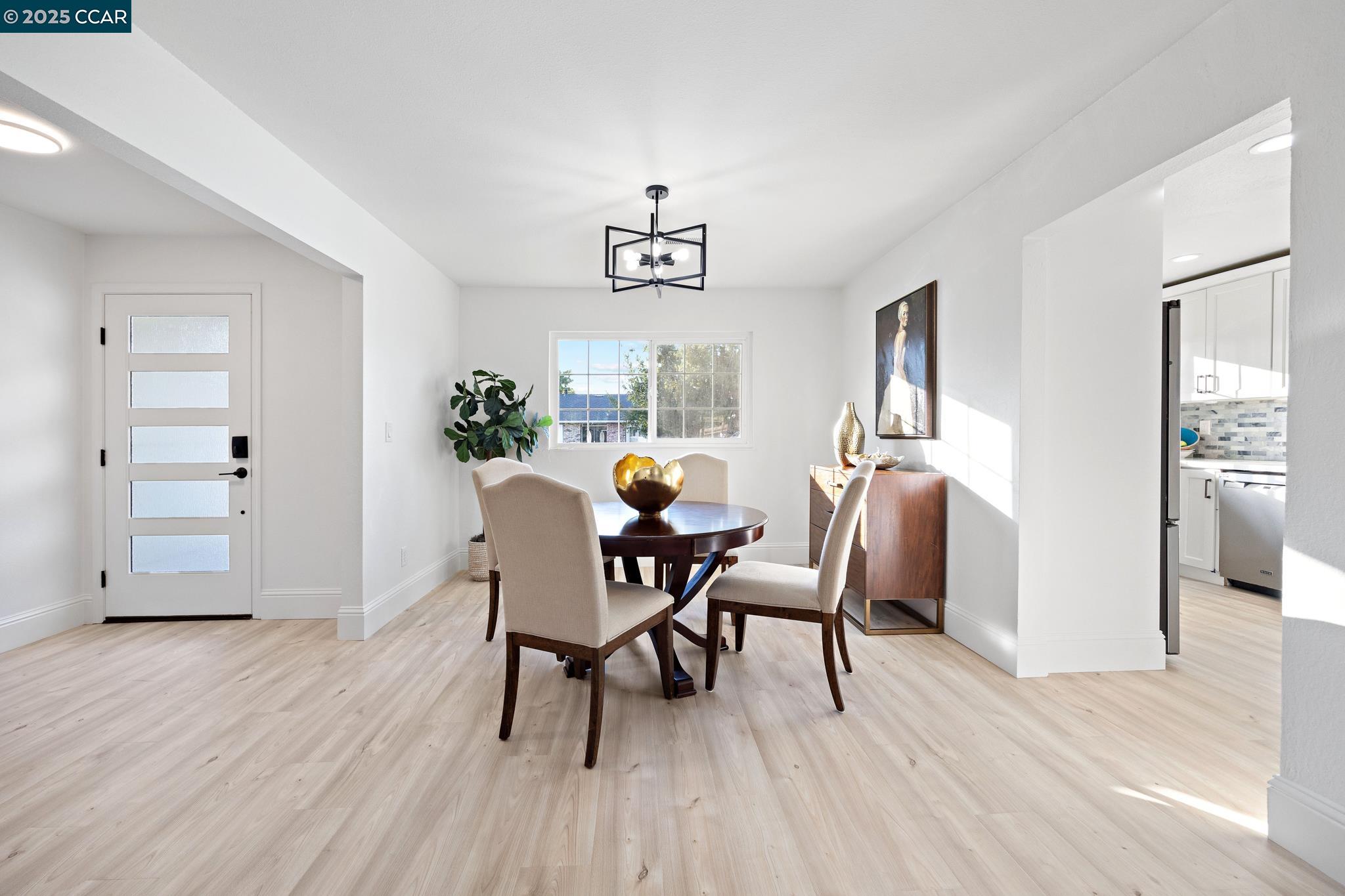 Detail Gallery Image 9 of 60 For 1840 Leo Ln, Concord,  CA 94521 - 4 Beds | 2 Baths
