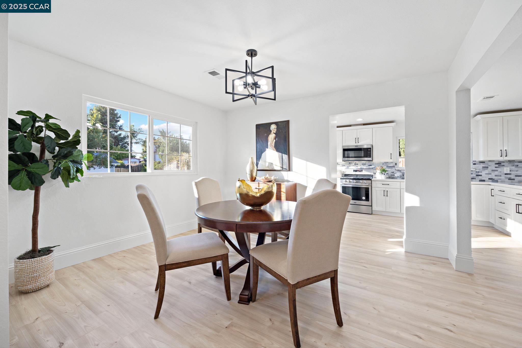 Detail Gallery Image 10 of 60 For 1840 Leo Ln, Concord,  CA 94521 - 4 Beds | 2 Baths