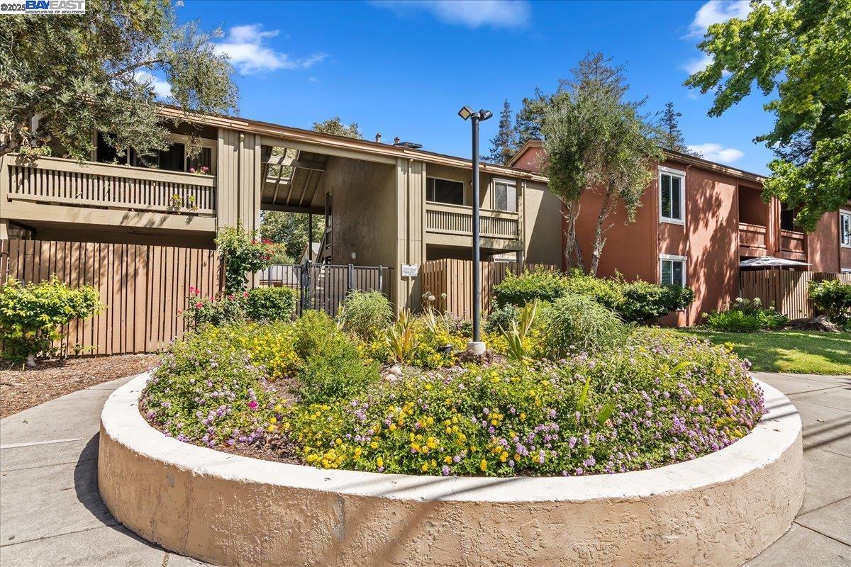 Detail Gallery Image 25 of 34 For 810 Oak Grove Rd #106,  Concord,  CA 94518 - 1 Beds | 1 Baths