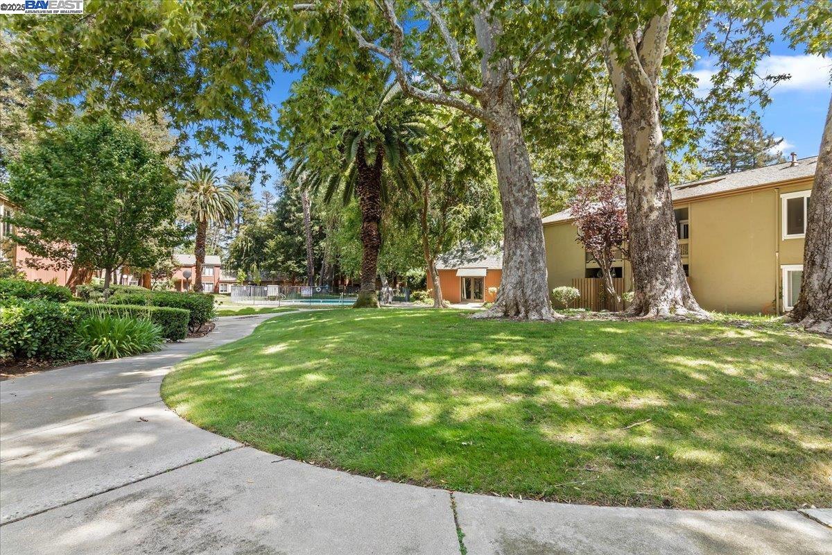 Detail Gallery Image 26 of 34 For 810 Oak Grove Rd #106,  Concord,  CA 94518 - 1 Beds | 1 Baths