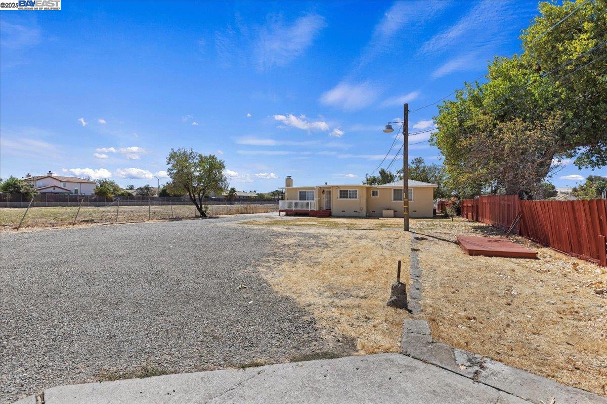 Detail Gallery Image 1 of 42 For 2688 W Byron Rd, Tracy,  CA 95377 - 4 Beds | 2 Baths