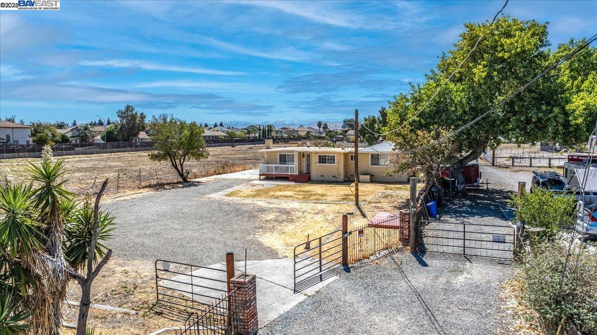 Detail Gallery Image 33 of 42 For 2688 W Byron Rd, Tracy,  CA 95377 - 4 Beds | 2 Baths