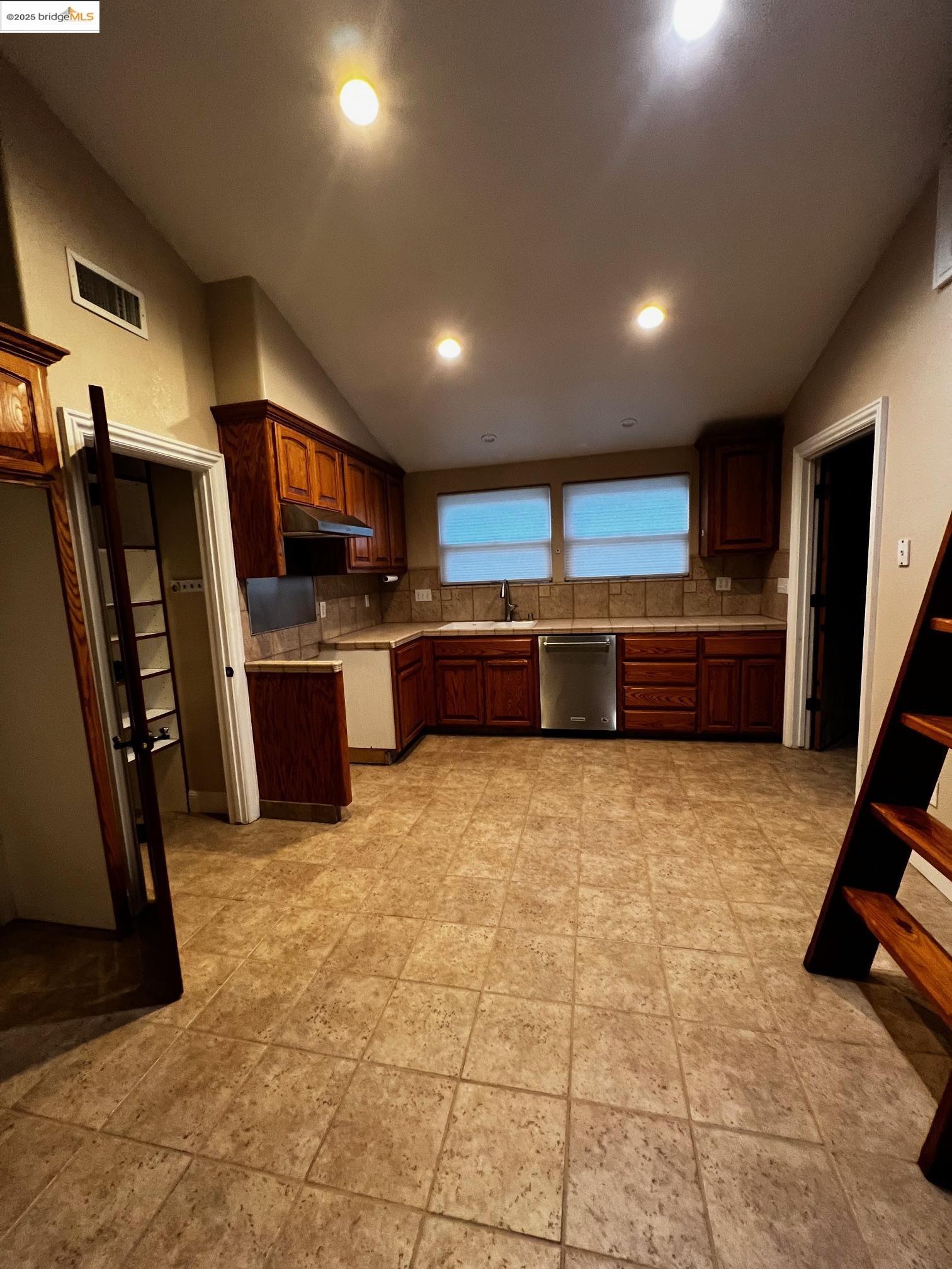 Detail Gallery Image 7 of 33 For 12600 Lynde, Knights Ferry,  CA 95361-1260 - 2 Beds | 1 Baths