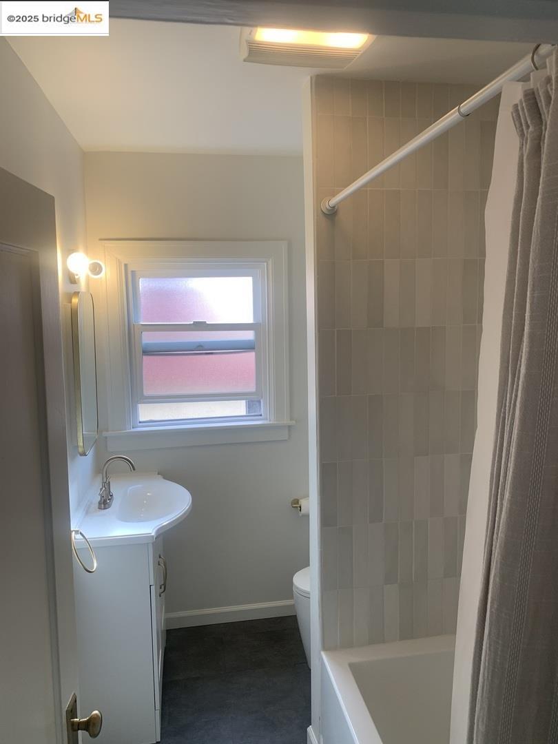 Detail Gallery Image 8 of 18 For 3531 Laurel Ave, Oakland,  CA 94602 - 3 Beds | 1 Baths