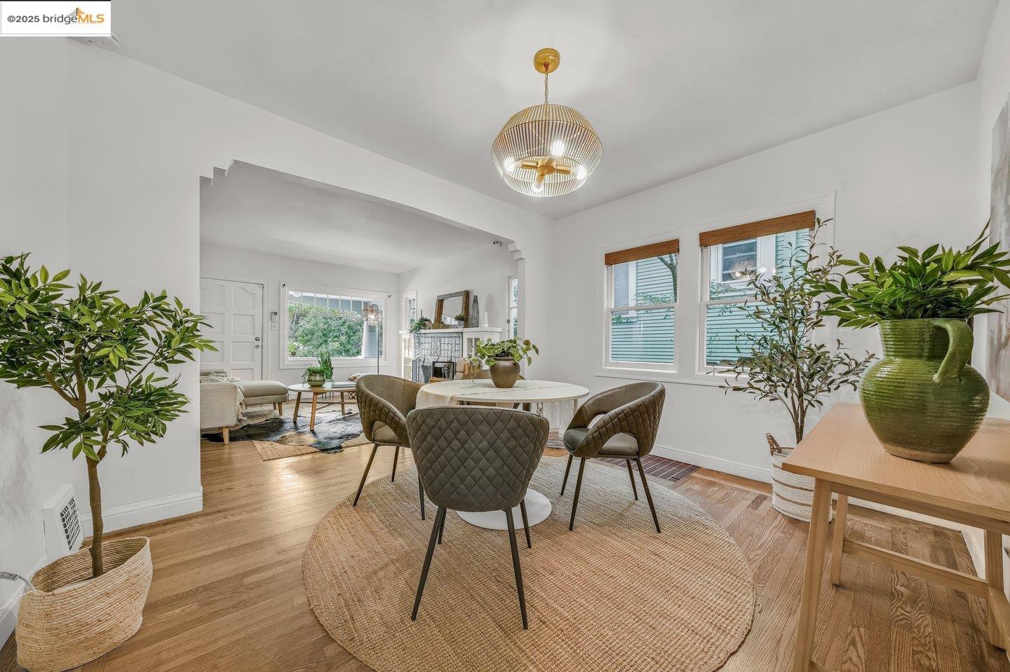 Detail Gallery Image 12 of 33 For 5925 Outlook Ave, Oakland,  CA 94605 - 2 Beds | 1 Baths
