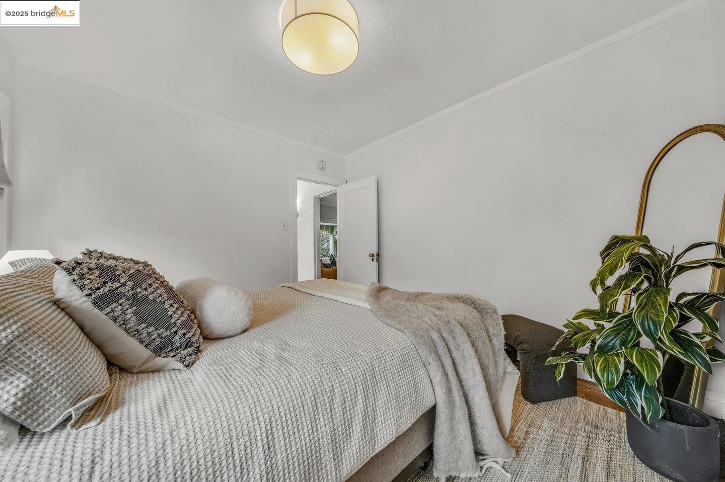 Detail Gallery Image 21 of 33 For 5925 Outlook Ave, Oakland,  CA 94605 - 2 Beds | 1 Baths