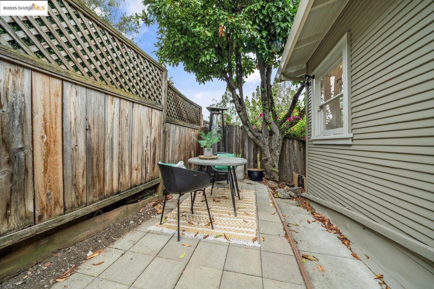 Detail Gallery Image 28 of 33 For 5925 Outlook Ave, Oakland,  CA 94605 - 2 Beds | 1 Baths