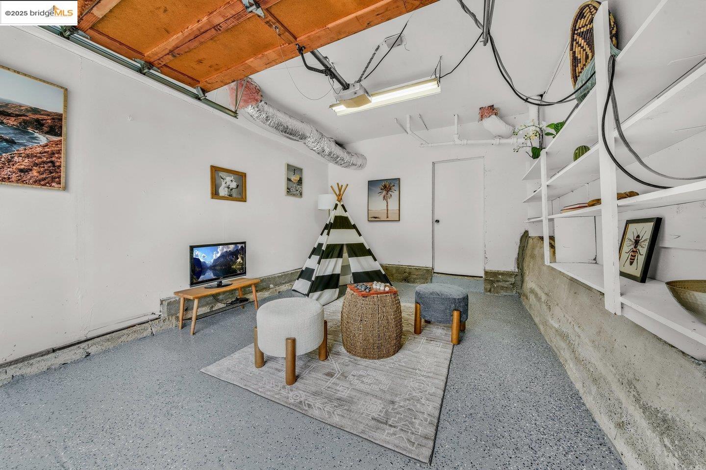 Detail Gallery Image 31 of 33 For 5925 Outlook Ave, Oakland,  CA 94605 - 2 Beds | 1 Baths