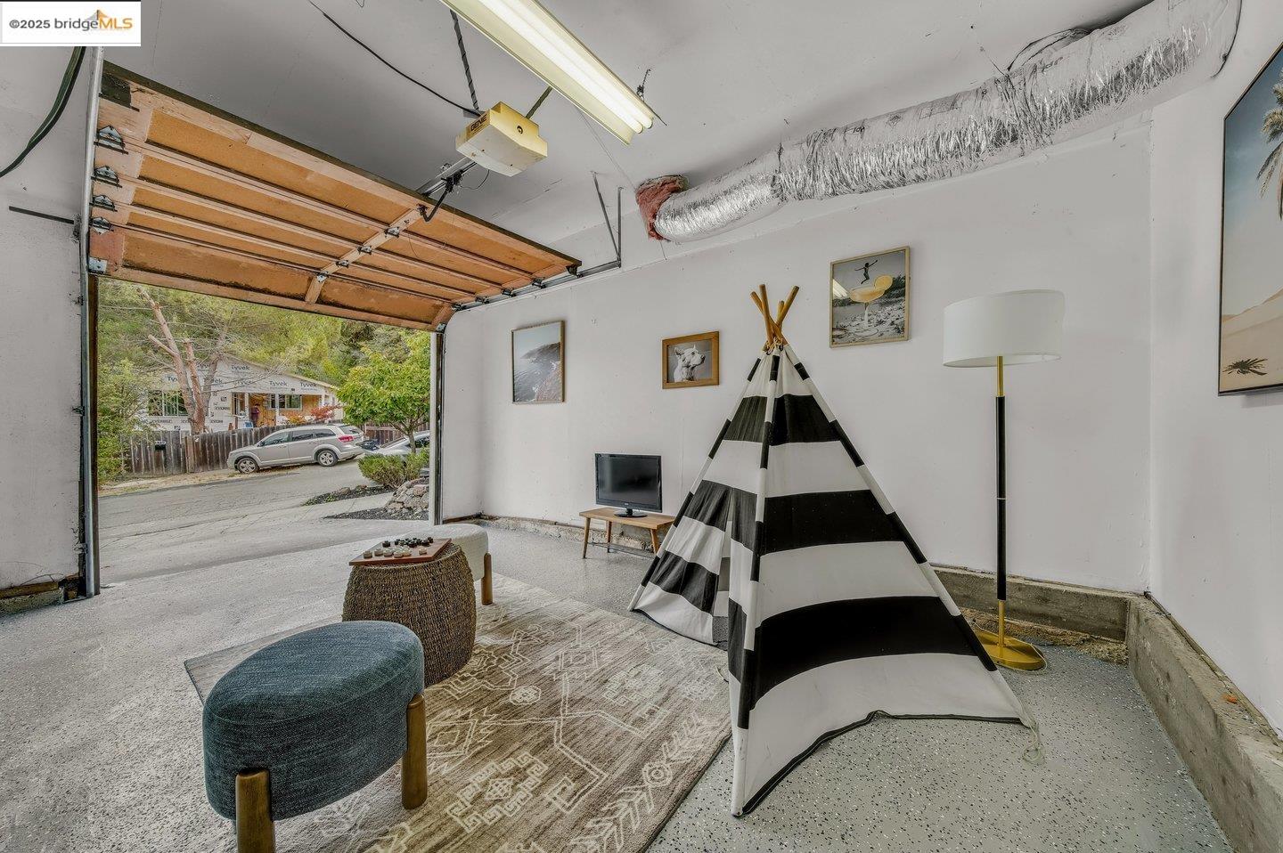 Detail Gallery Image 33 of 33 For 5925 Outlook Ave, Oakland,  CA 94605 - 2 Beds | 1 Baths