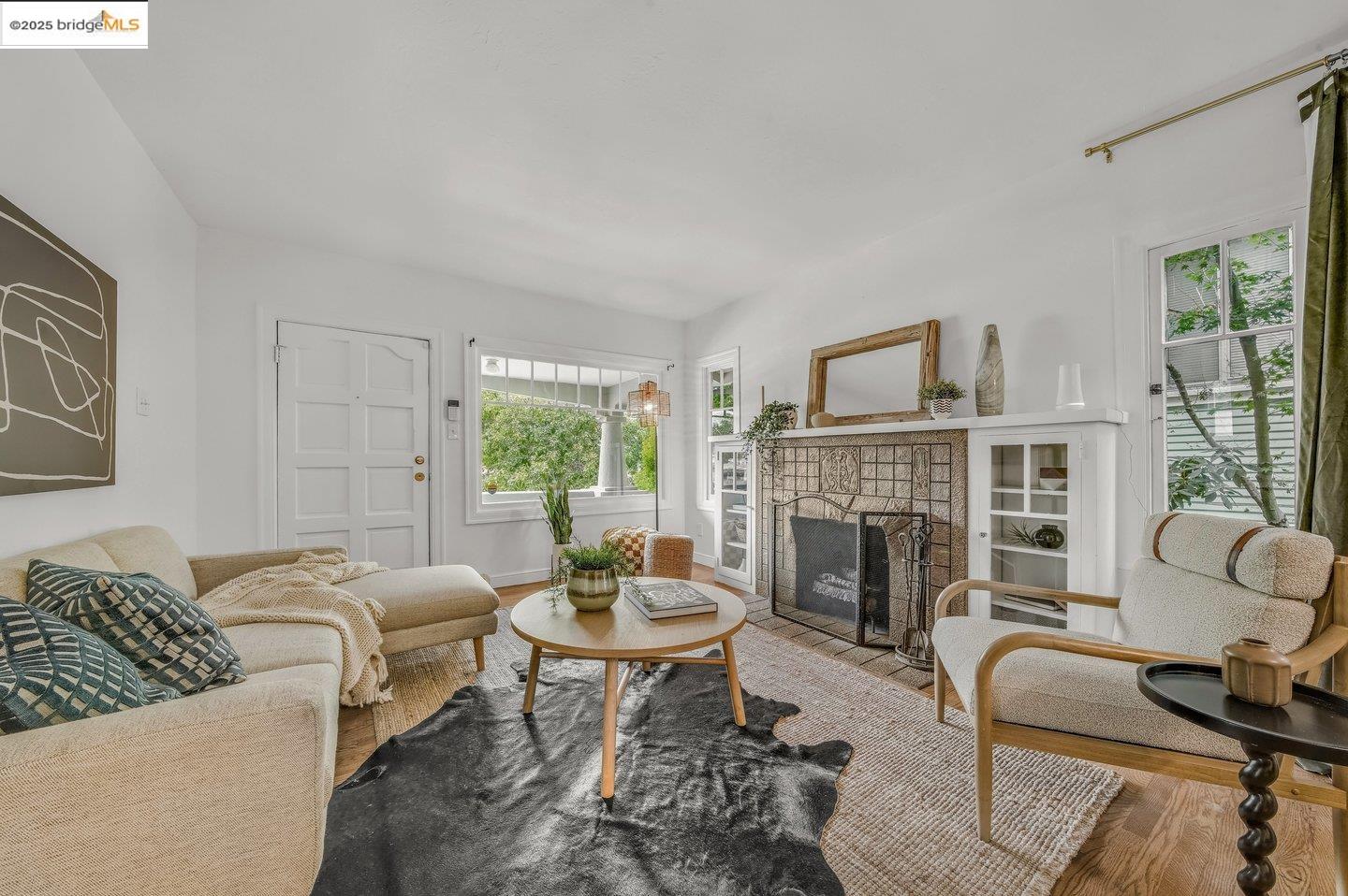Detail Gallery Image 5 of 33 For 5925 Outlook Ave, Oakland,  CA 94605 - 2 Beds | 1 Baths