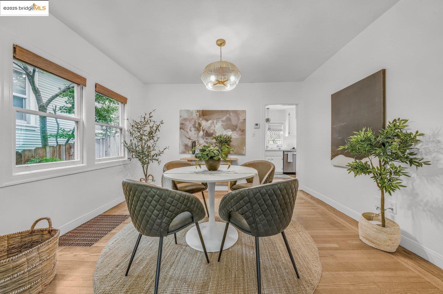 Detail Gallery Image 10 of 33 For 5925 Outlook Ave, Oakland,  CA 94605 - 2 Beds | 1 Baths