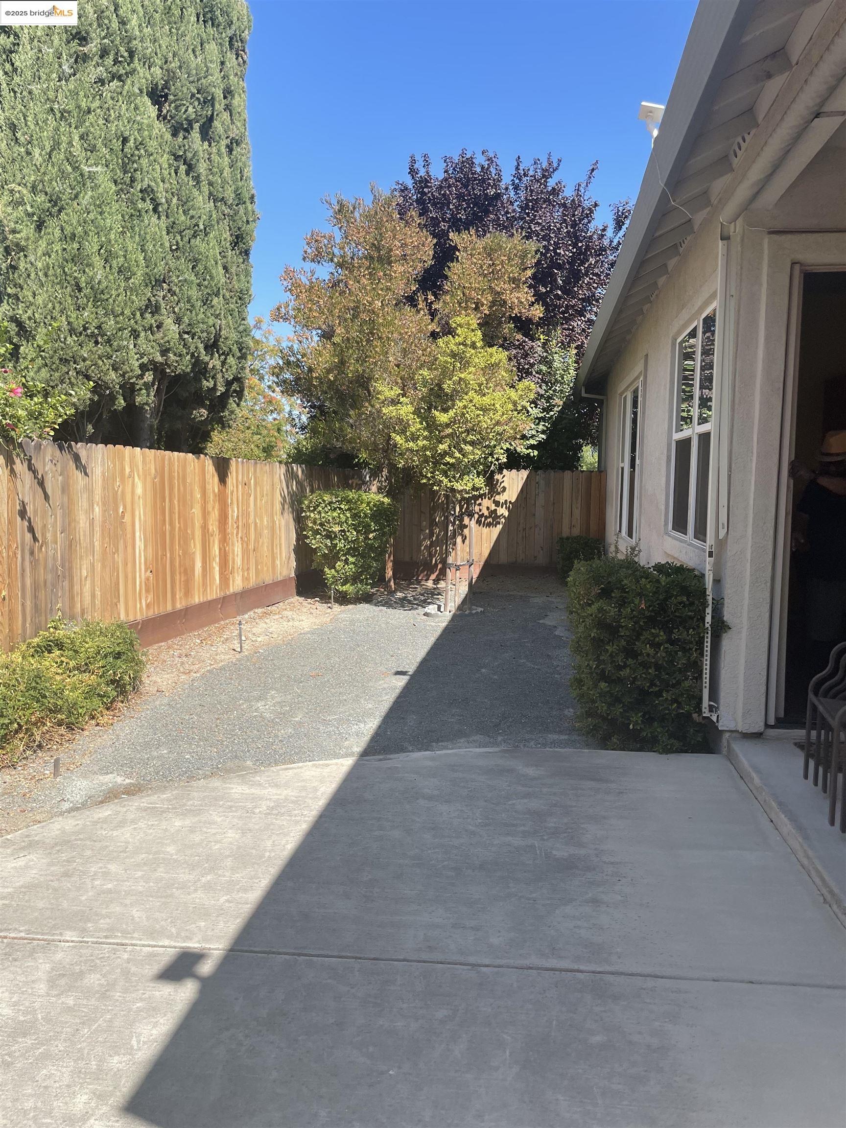Detail Gallery Image 6 of 36 For 820 Carpinteria Dr, Antioch,  CA 94509 - 3 Beds | 2 Baths