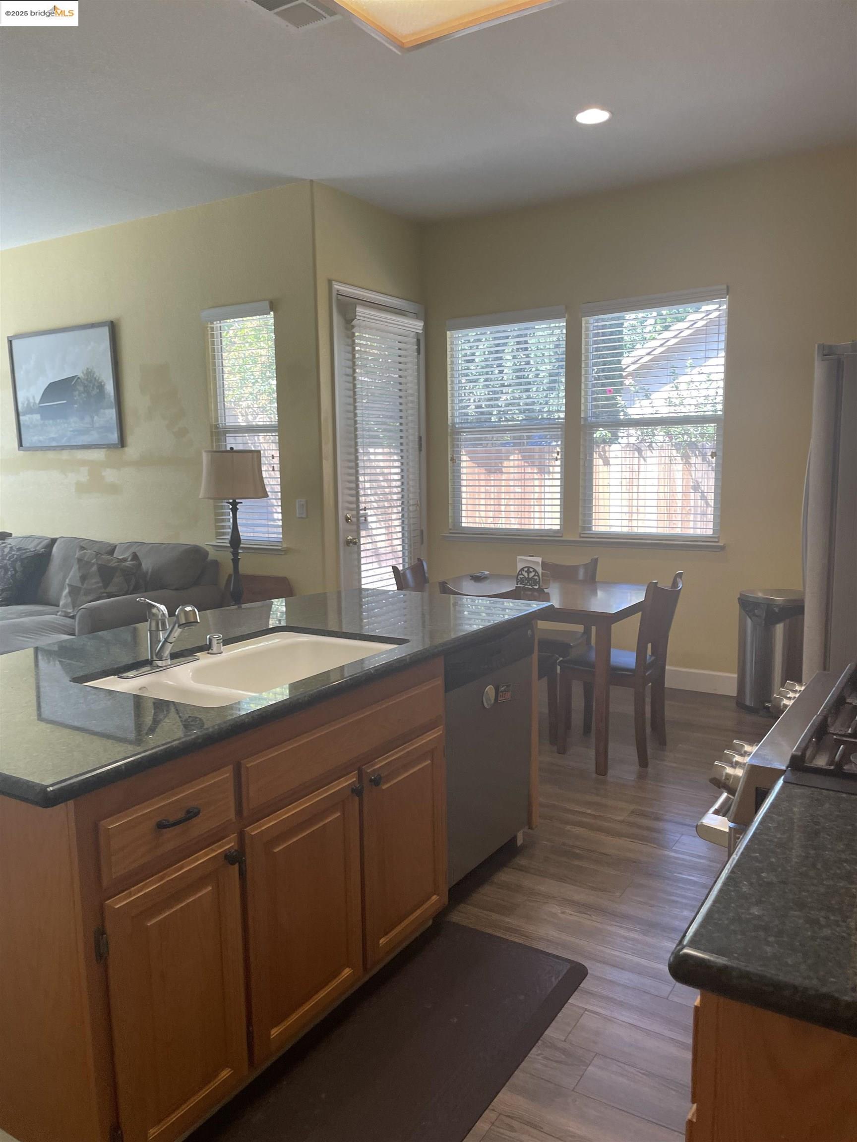 Detail Gallery Image 9 of 36 For 820 Carpinteria Dr, Antioch,  CA 94509 - 3 Beds | 2 Baths