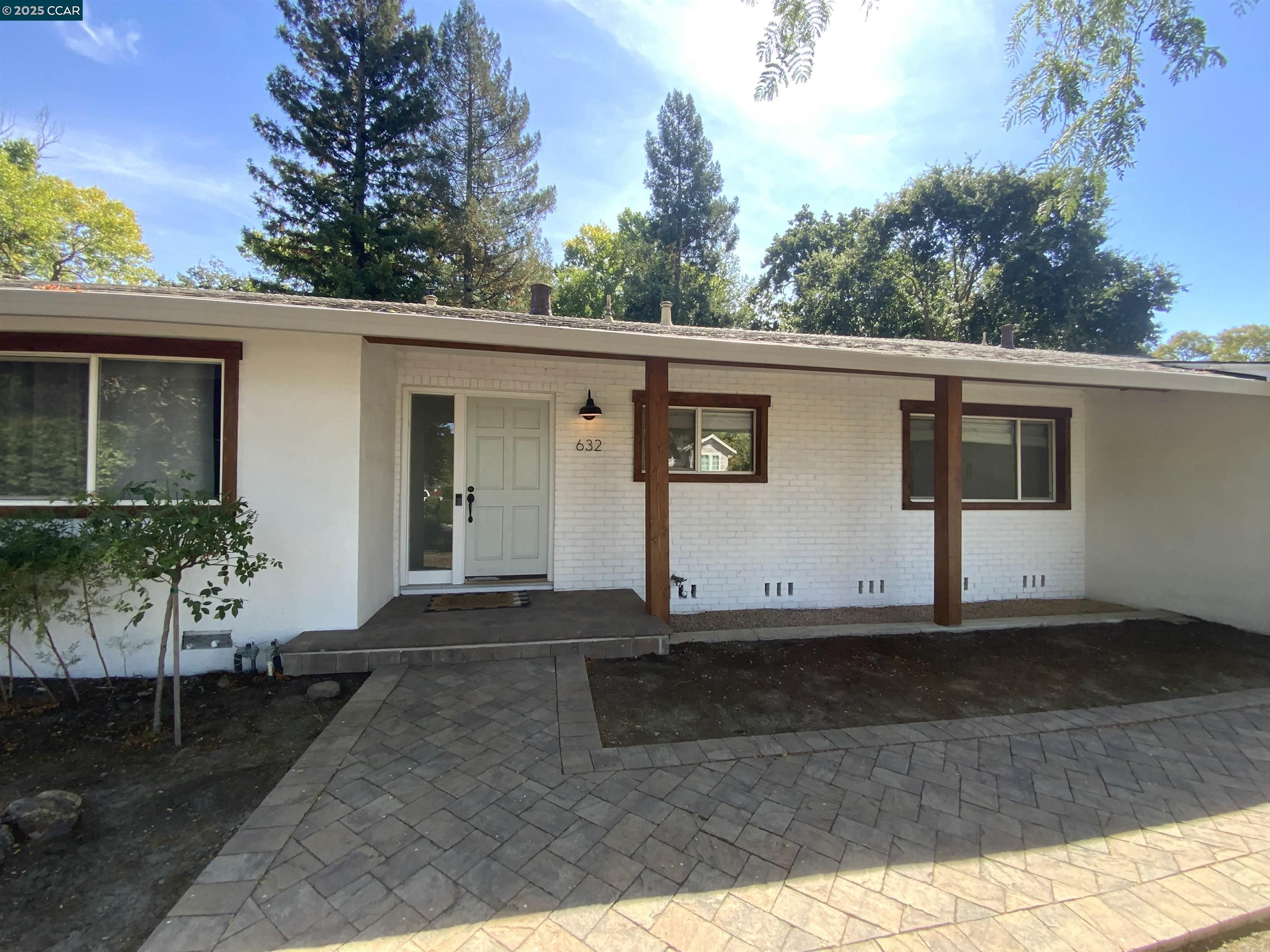 Detail Gallery Image 3 of 33 For 632 Everett Dr, Danville,  CA 94526 - 5 Beds | 3 Baths