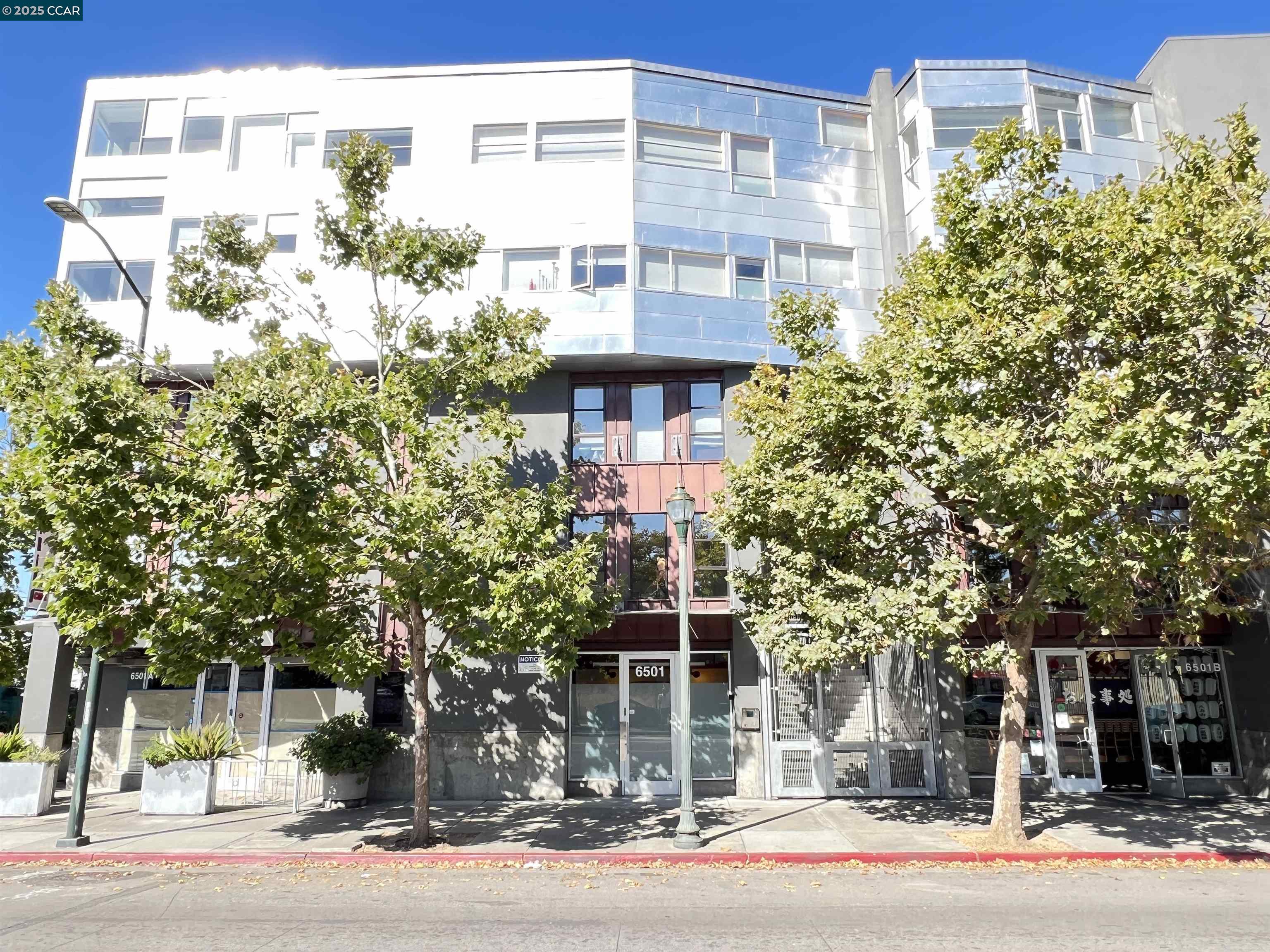 Detail Gallery Image 2 of 20 For 6501 San Pablo Ave #203,  Oakland,  CA 94608 - 1 Beds | 1/1 Baths